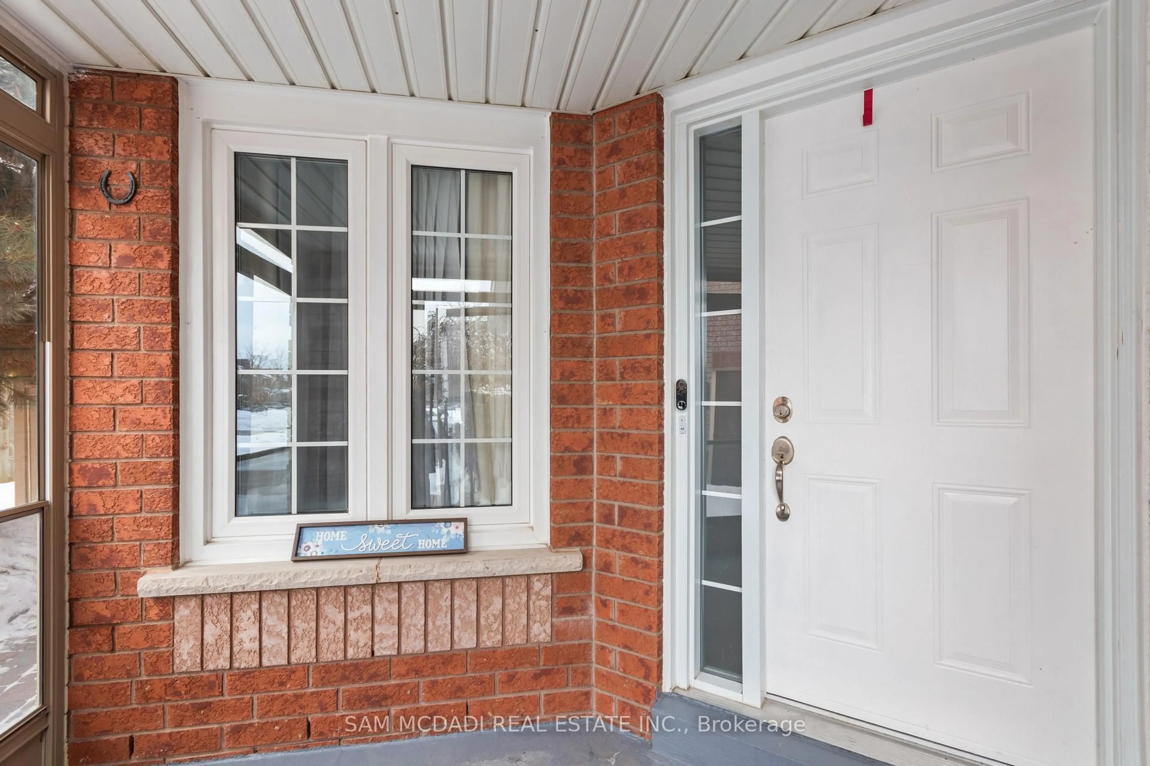Indoor entryway for 7159 Spyglass Cres, Mississauga Ontario L5N 7H3