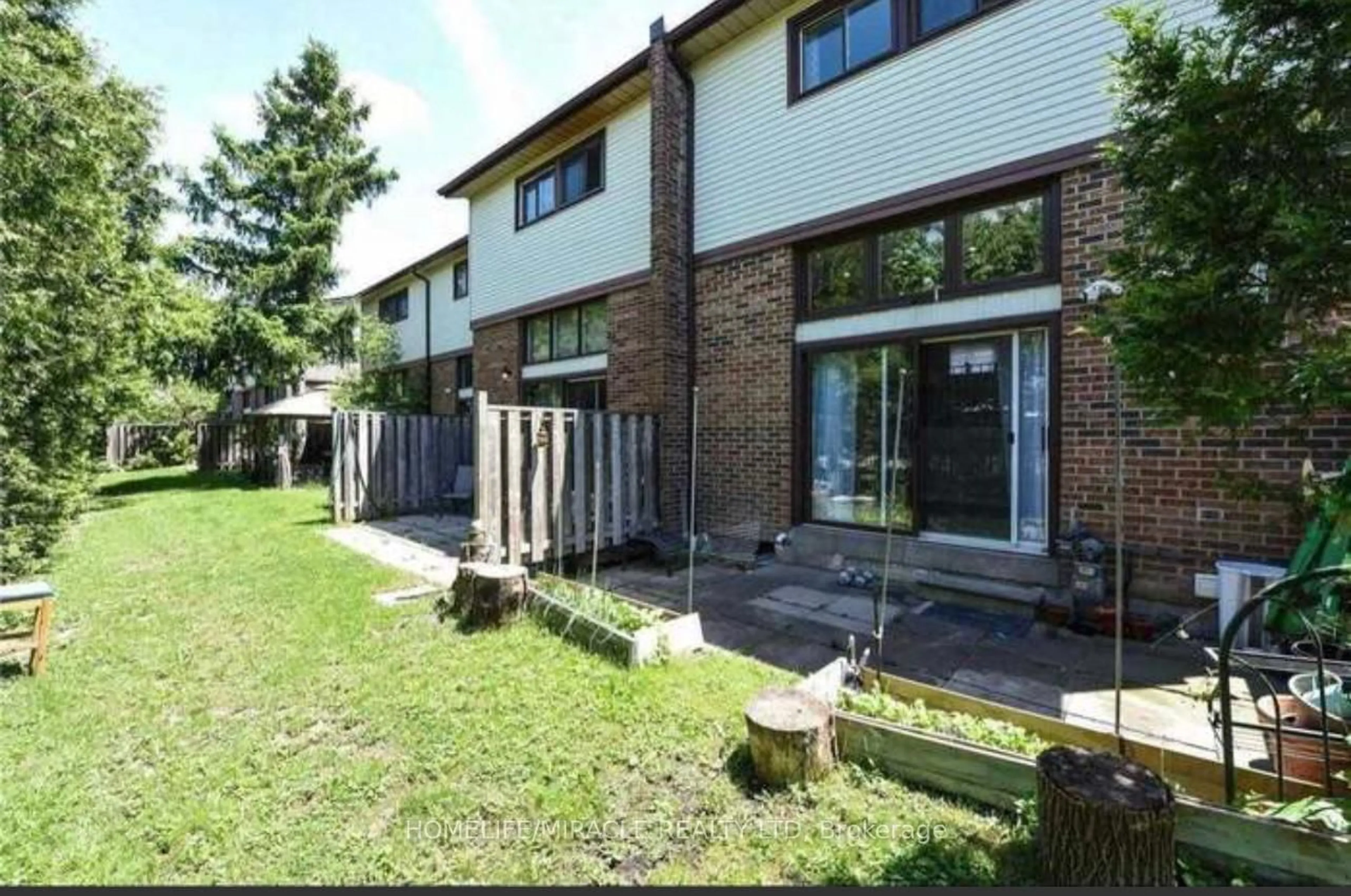 Unknown for 23 Mccallum Crt, Brampton Ontario L6W 3M4