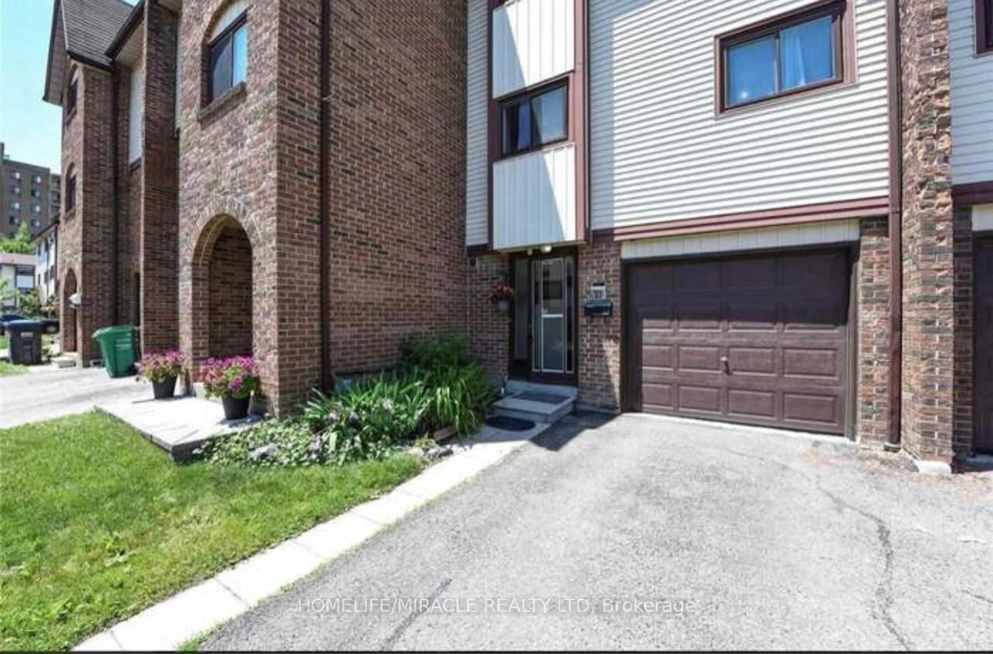 Home with brick exterior material, street for 23 Mccallum Crt, Brampton Ontario L6W 3M4