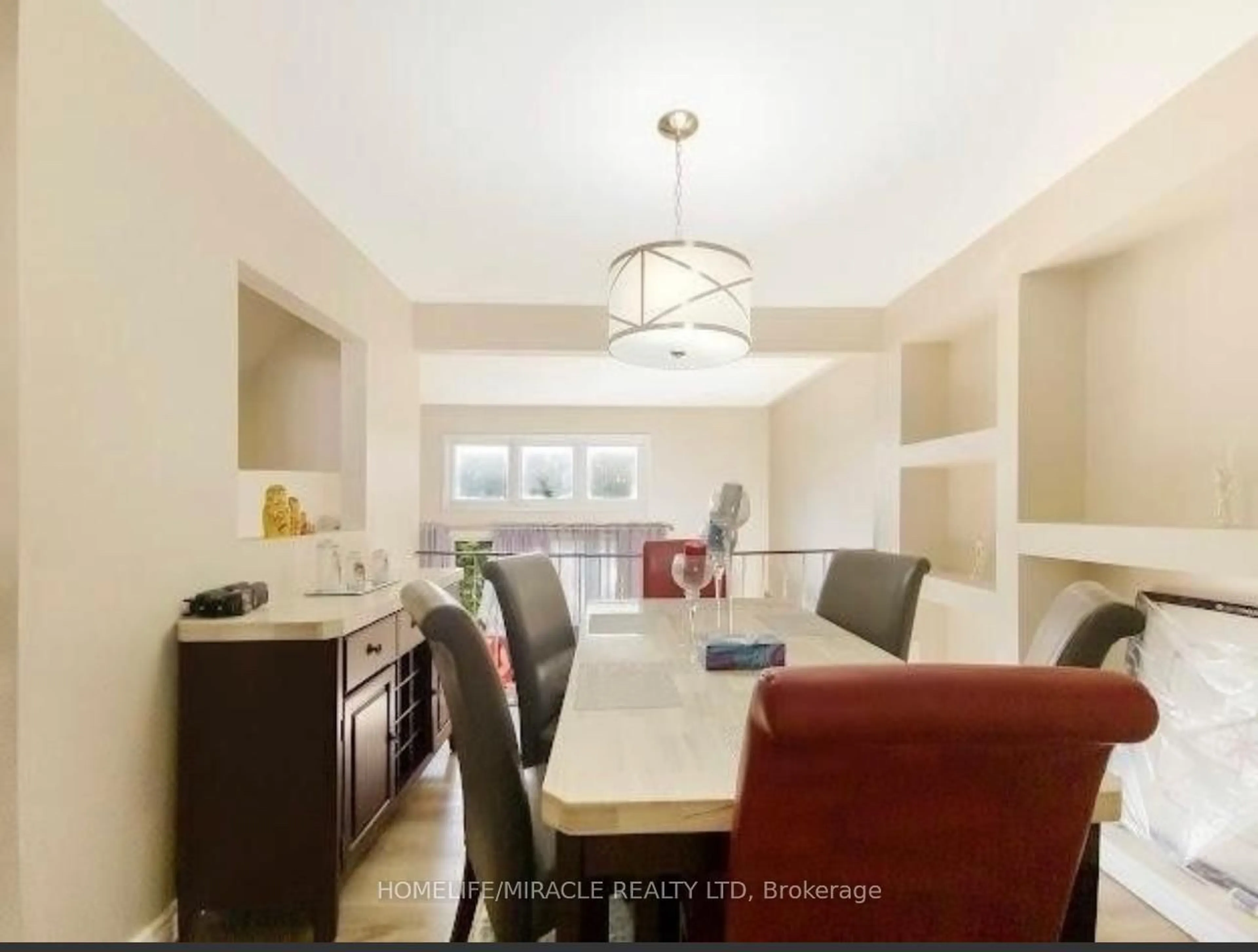 Dining room, ceramic/tile floor for 23 Mccallum Crt, Brampton Ontario L6W 3M4