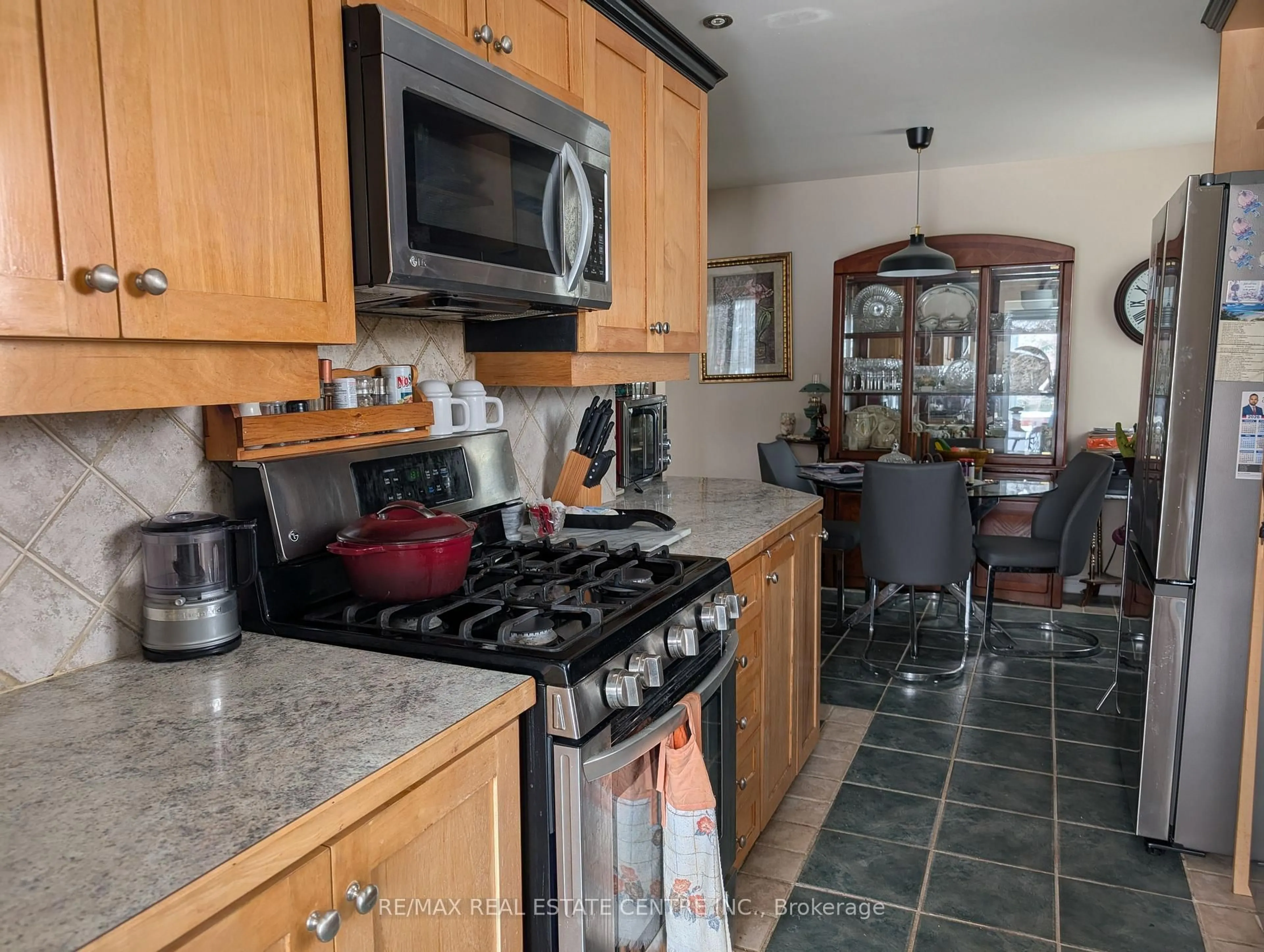 Standard kitchen, ceramic/tile floor for 41 Madison Ave, Orangeville Ontario L9W 1R9