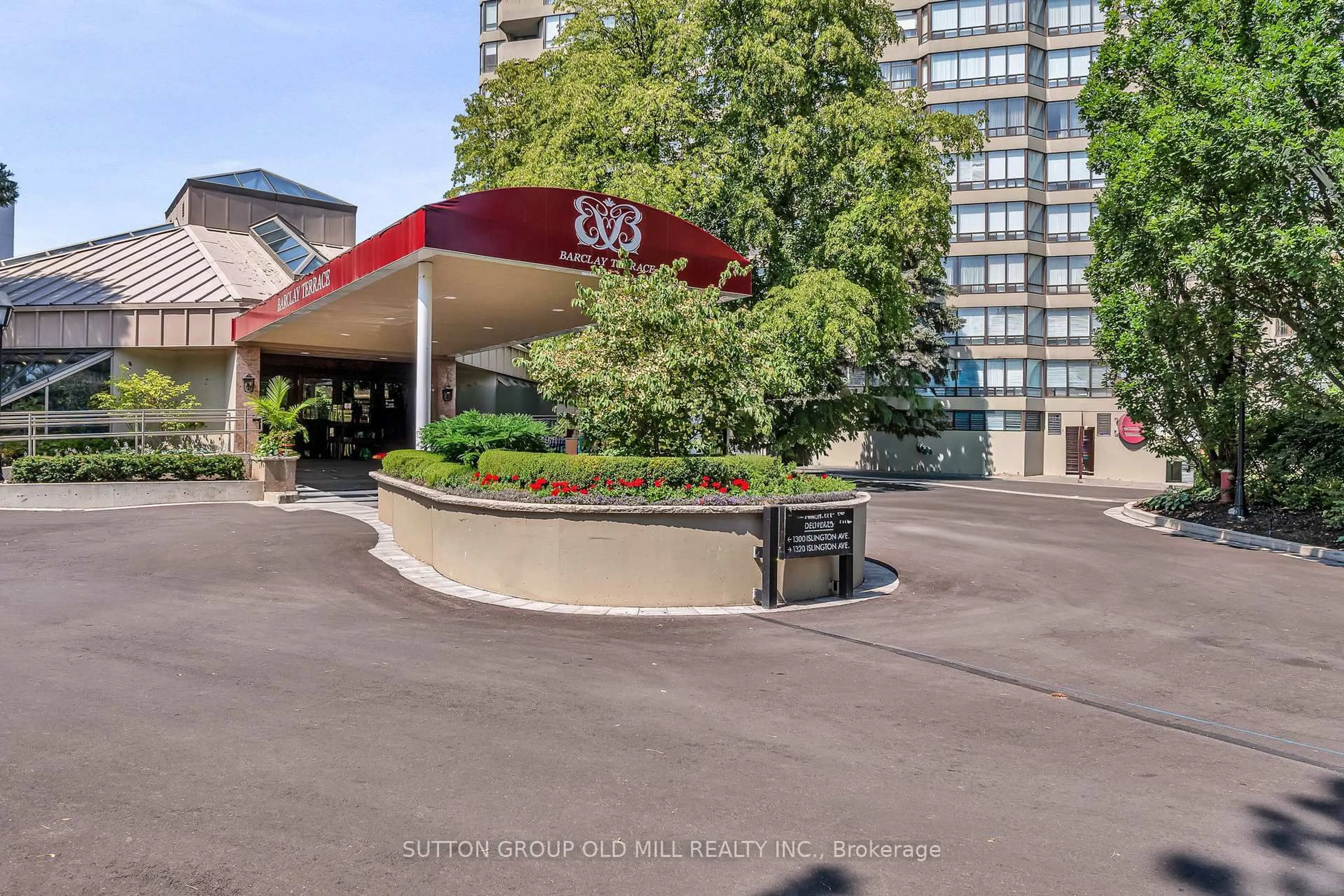 Indoor foyer for 1320 Islington Ave #2002, Toronto Ontario M9A 5C6