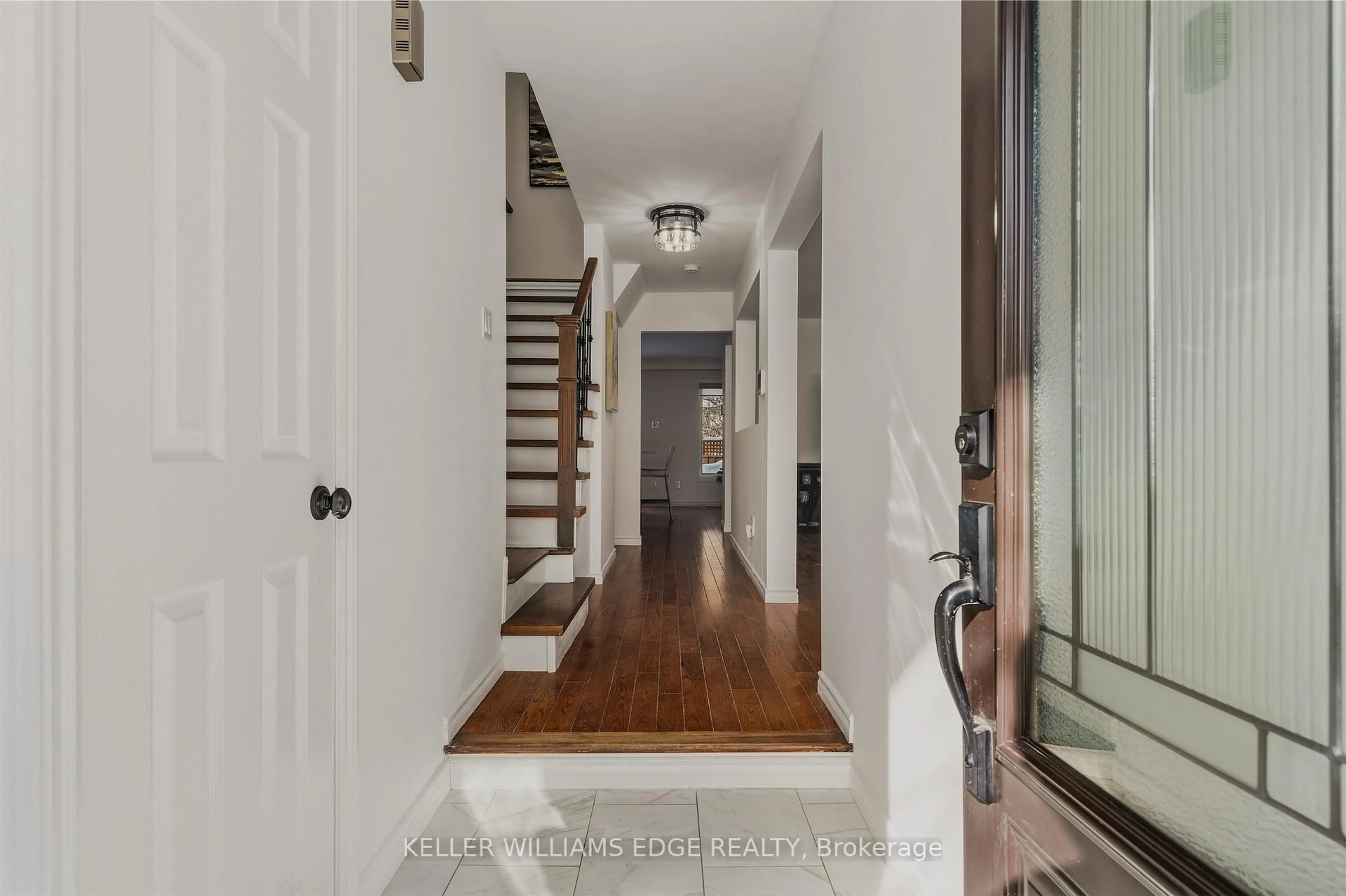 Indoor entryway for 5255 Lakeshore Rd #20, Burlington Ontario L7L 5X6