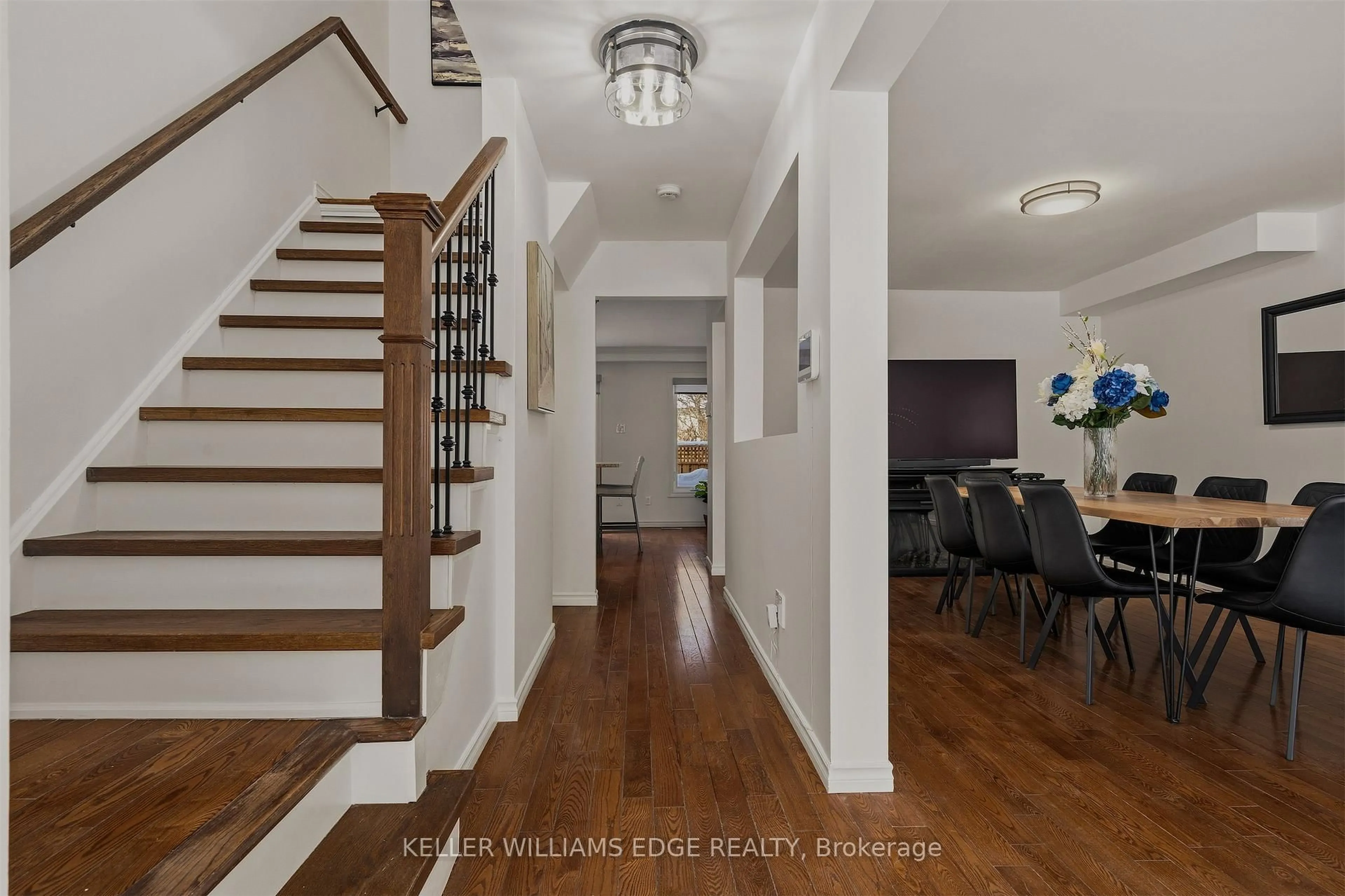 Indoor entryway for 5255 Lakeshore Rd #20, Burlington Ontario L7L 5X6