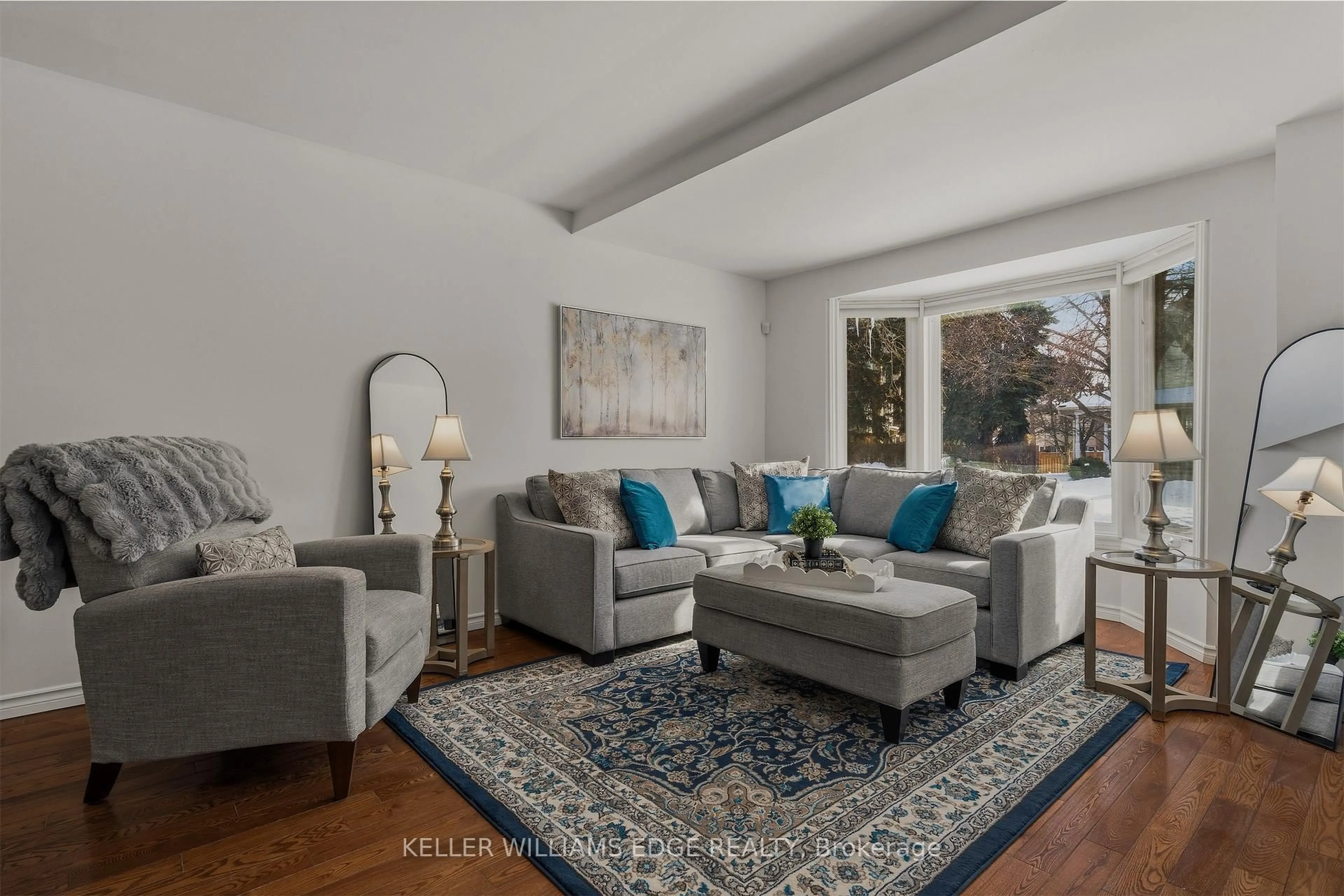 Living room with furniture, unknown for 5255 Lakeshore Rd #20, Burlington Ontario L7L 5X6