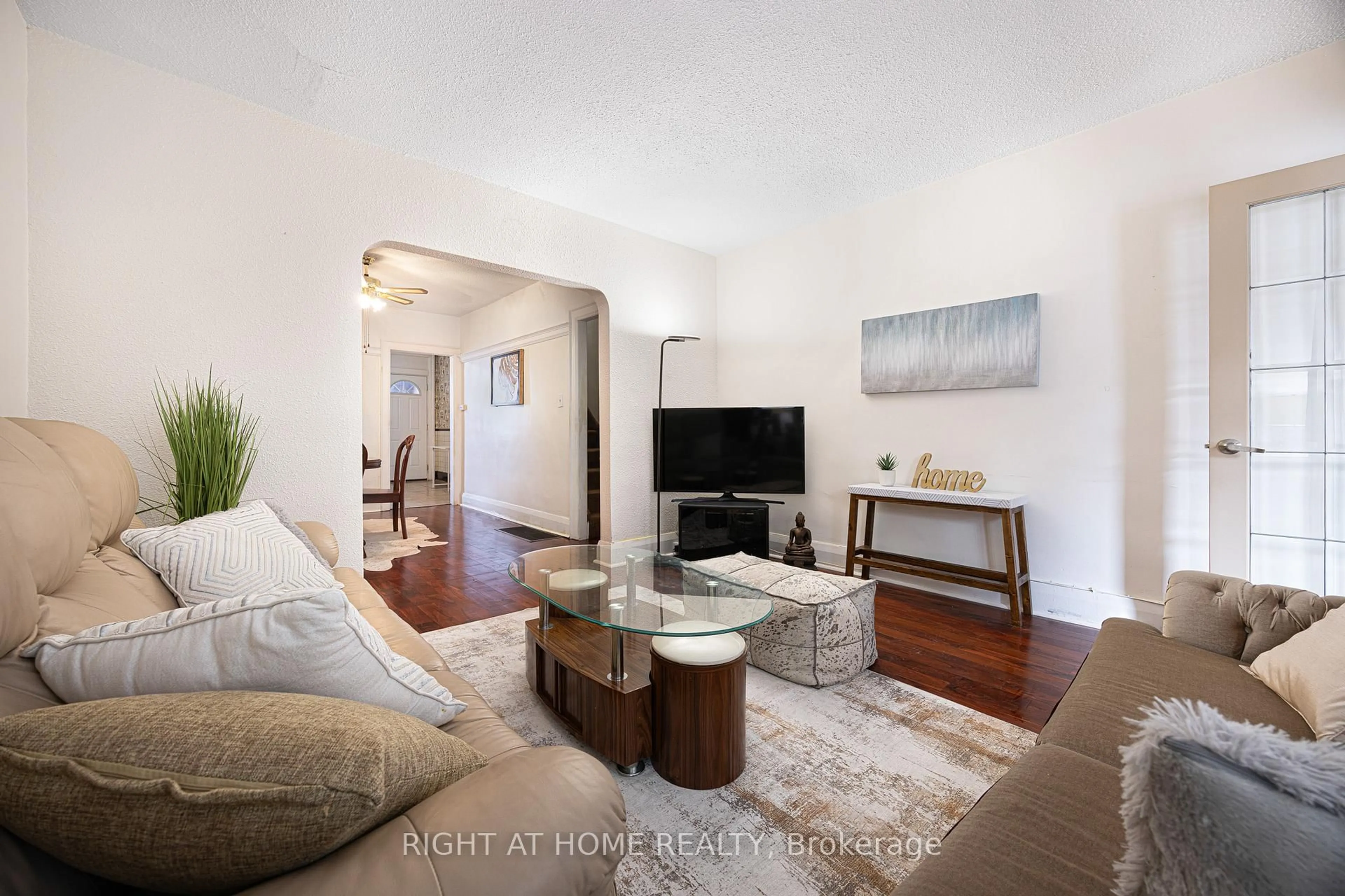 Living room with furniture, unknown for 198 Lansdowne Ave, Toronto Ontario M6K 2V9