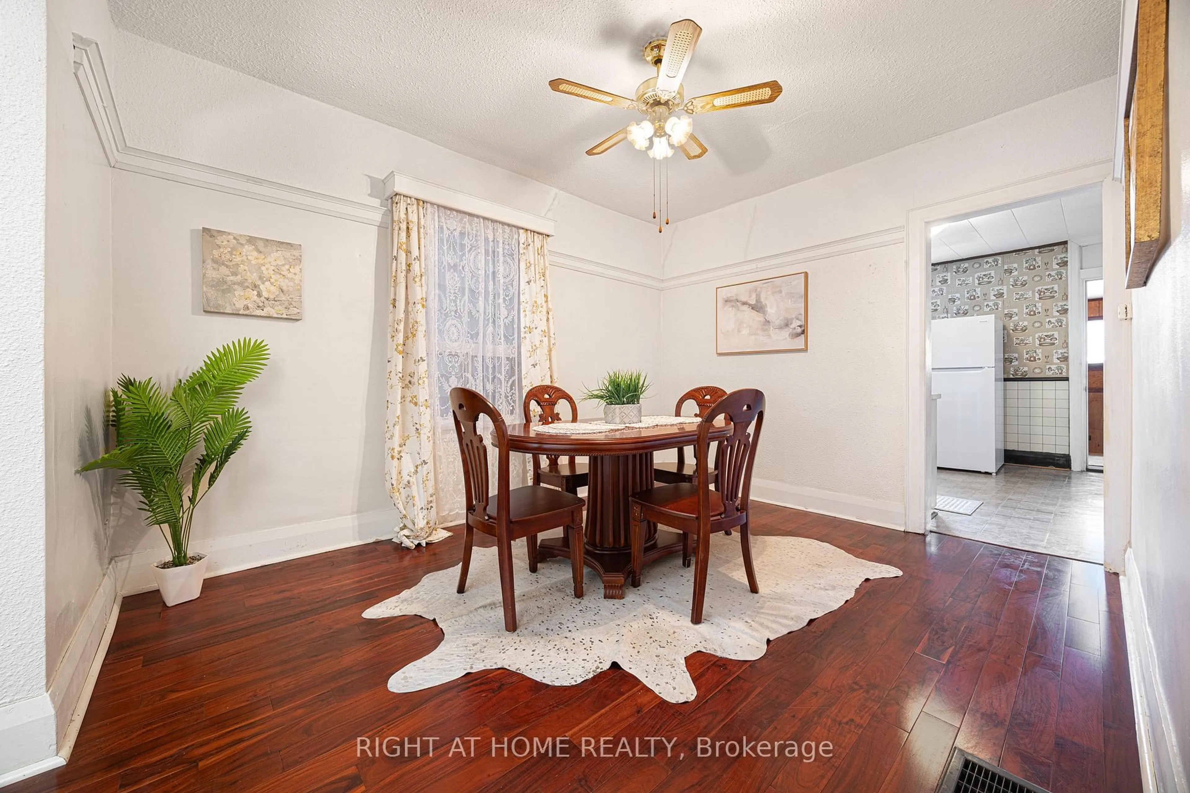 Dining room, wood/laminate floor for 198 Lansdowne Ave, Toronto Ontario M6K 2V9