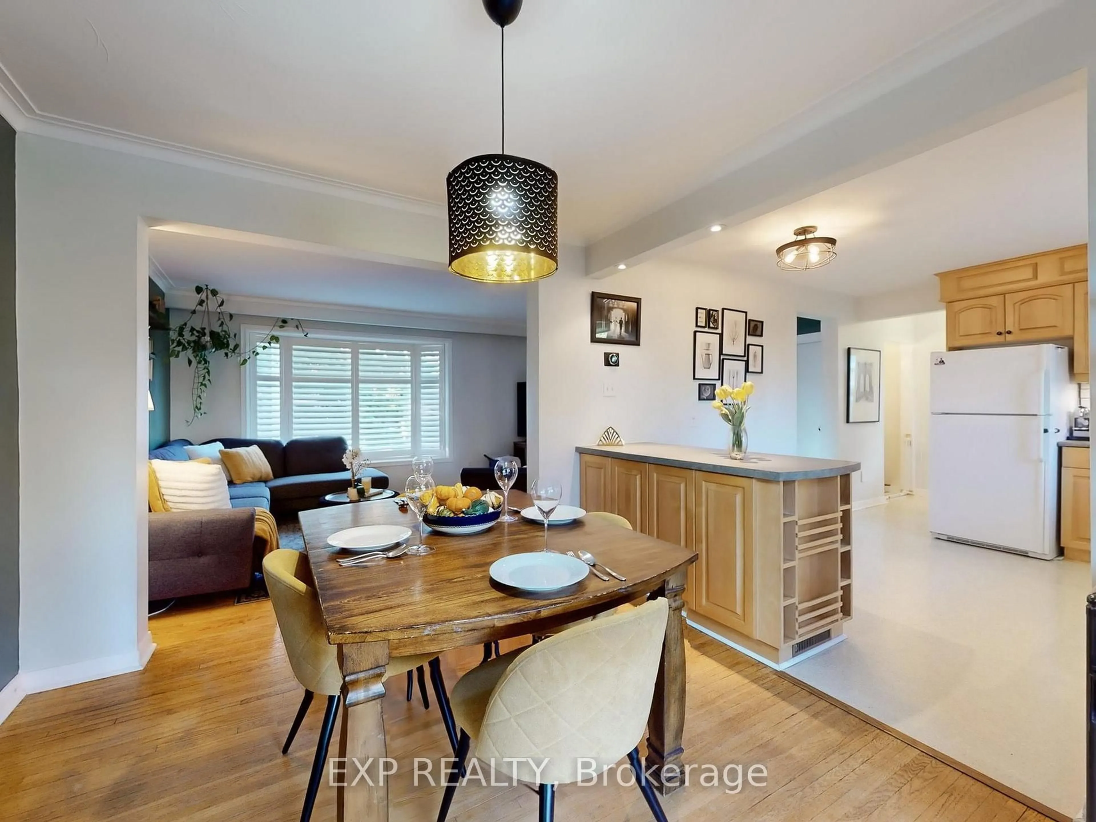 Open concept kitchen, wood/laminate floor for 22 Chestnut Ave, Brampton Ontario L6X 2A5