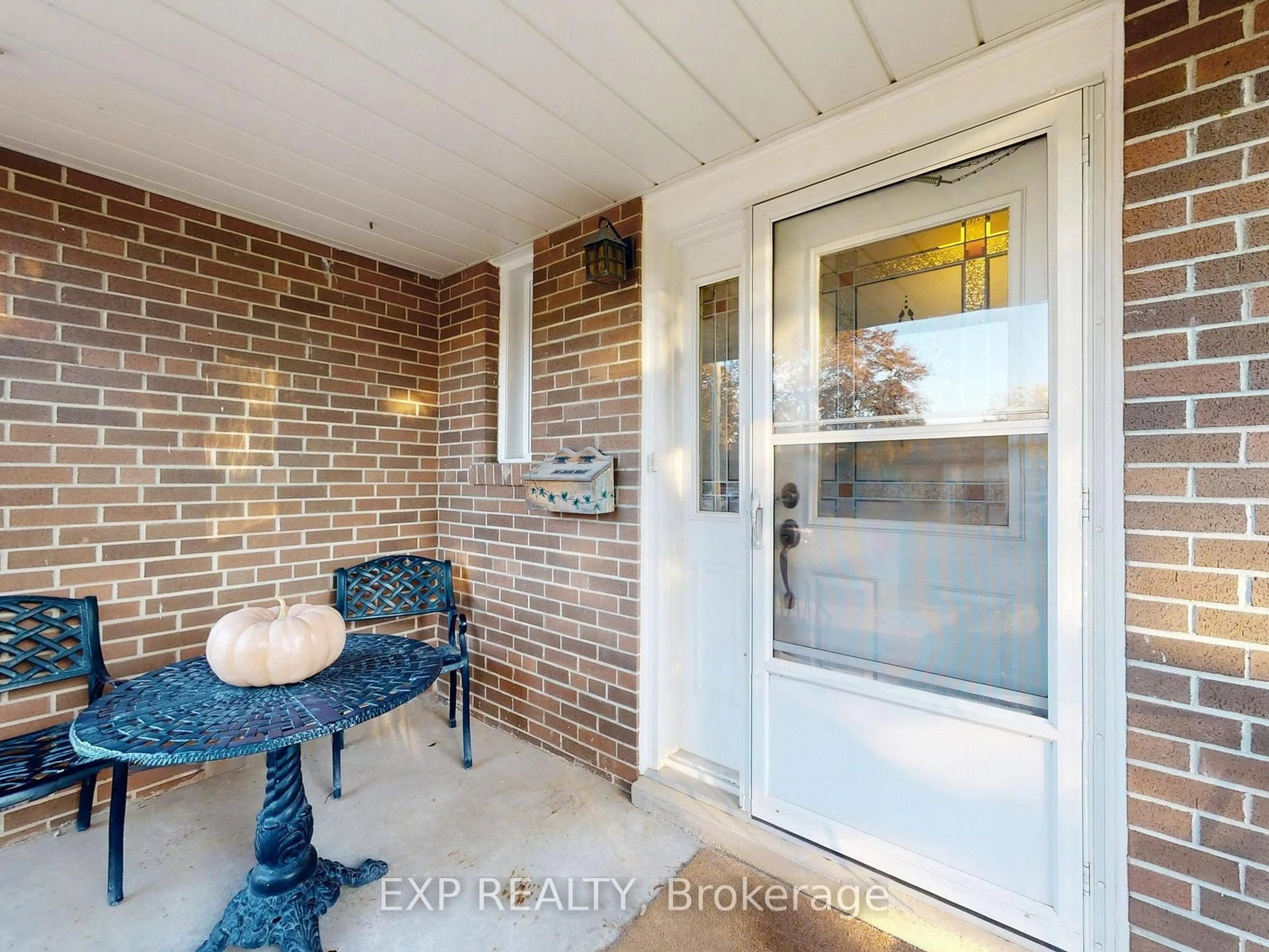 Indoor entryway for 22 Chestnut Ave, Brampton Ontario L6X 2A5