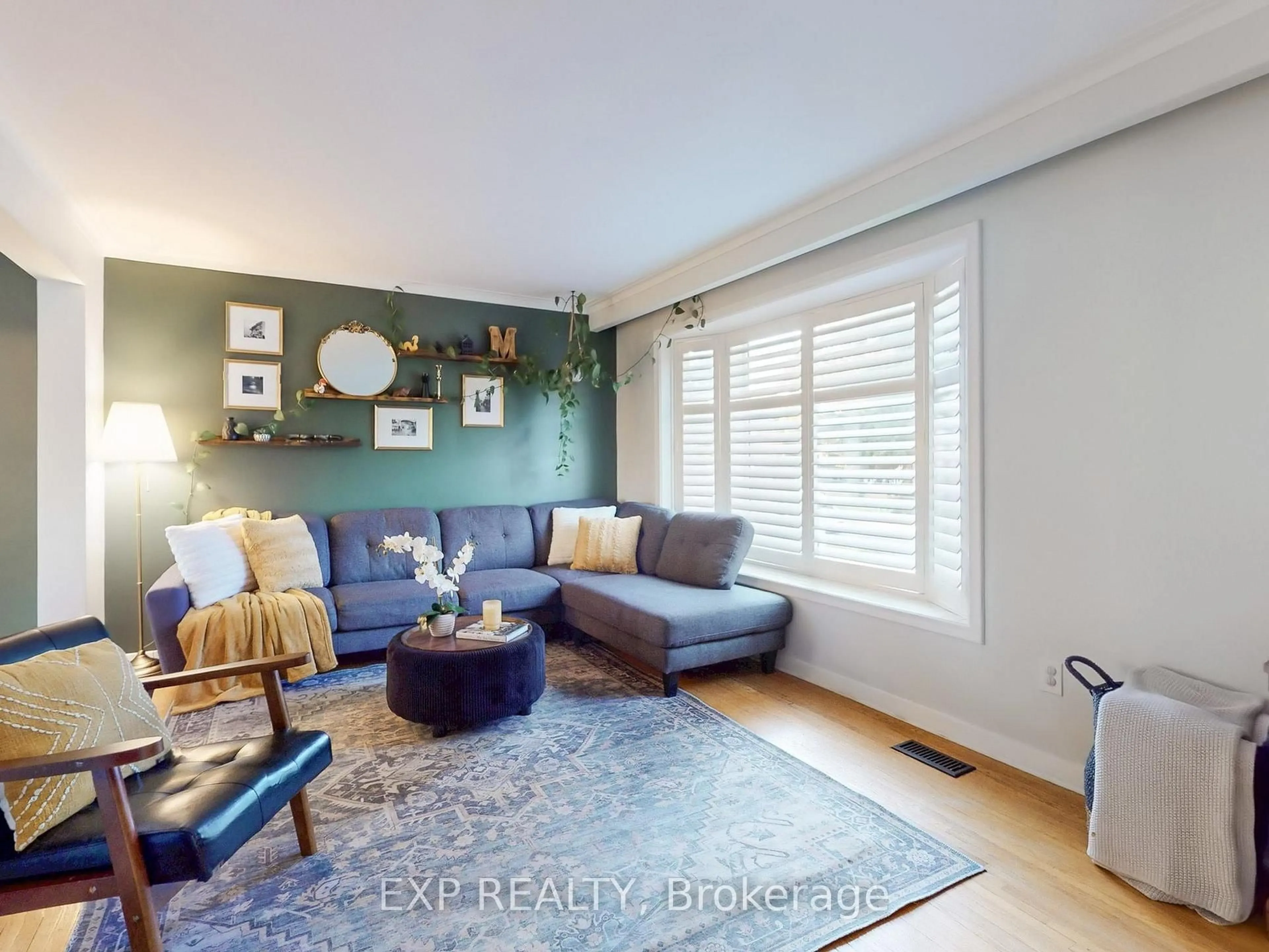 Living room with furniture, unknown for 22 Chestnut Ave, Brampton Ontario L6X 2A5