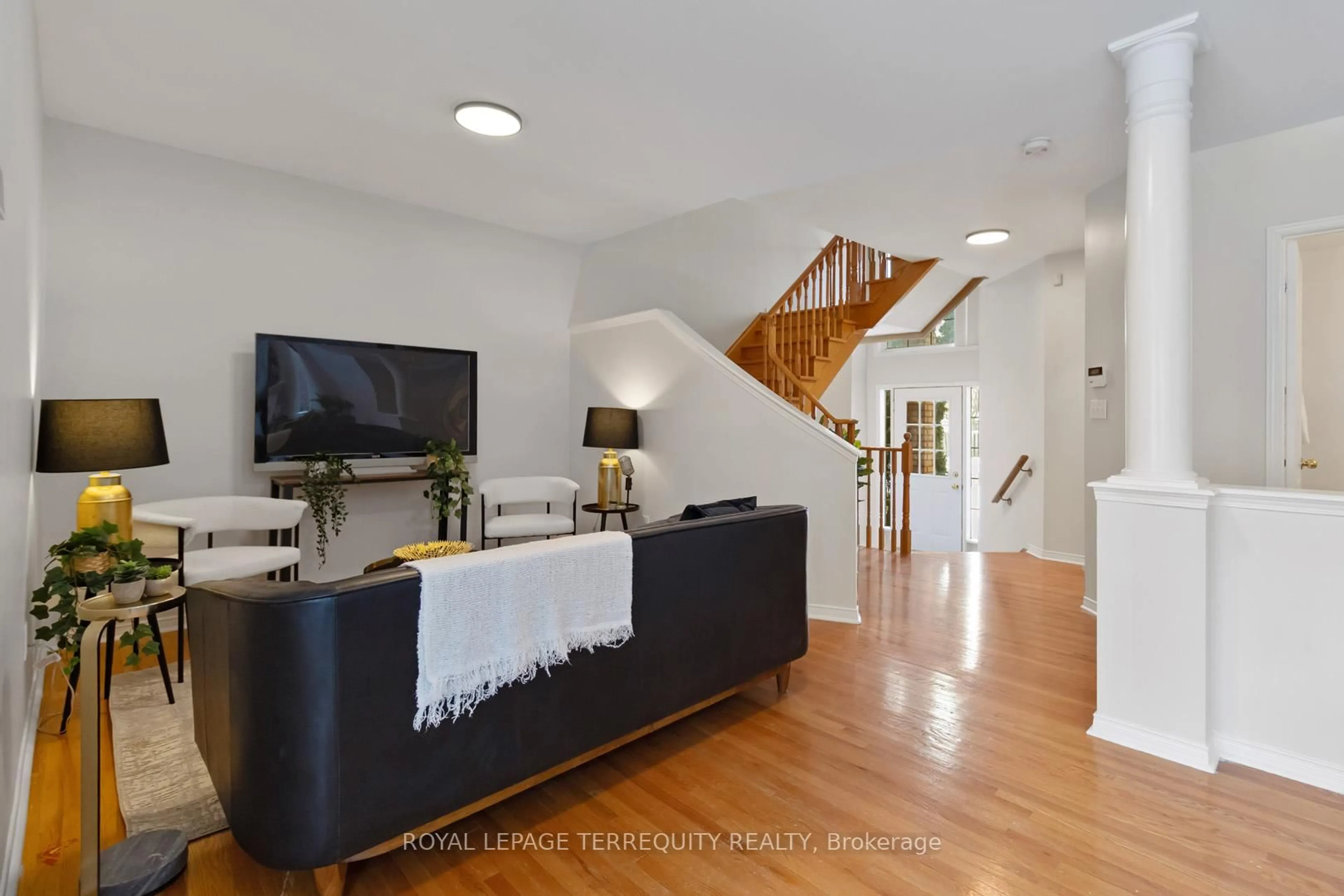 Unknown for 1096 Galesway Blvd, Mississauga Ontario L5V 2T6