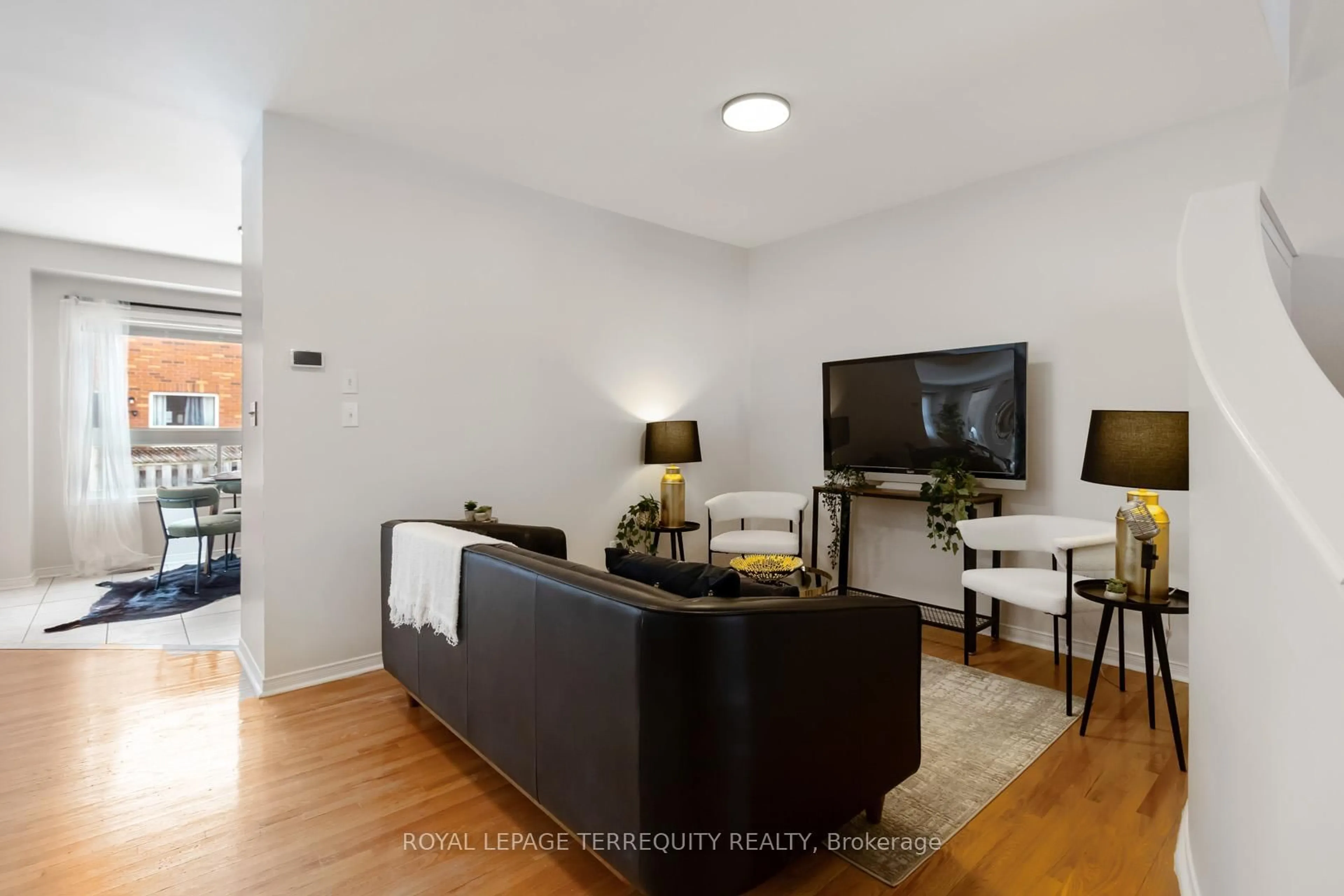 Living room with furniture, wood/laminate floor for 1096 Galesway Blvd, Mississauga Ontario L5V 2T6