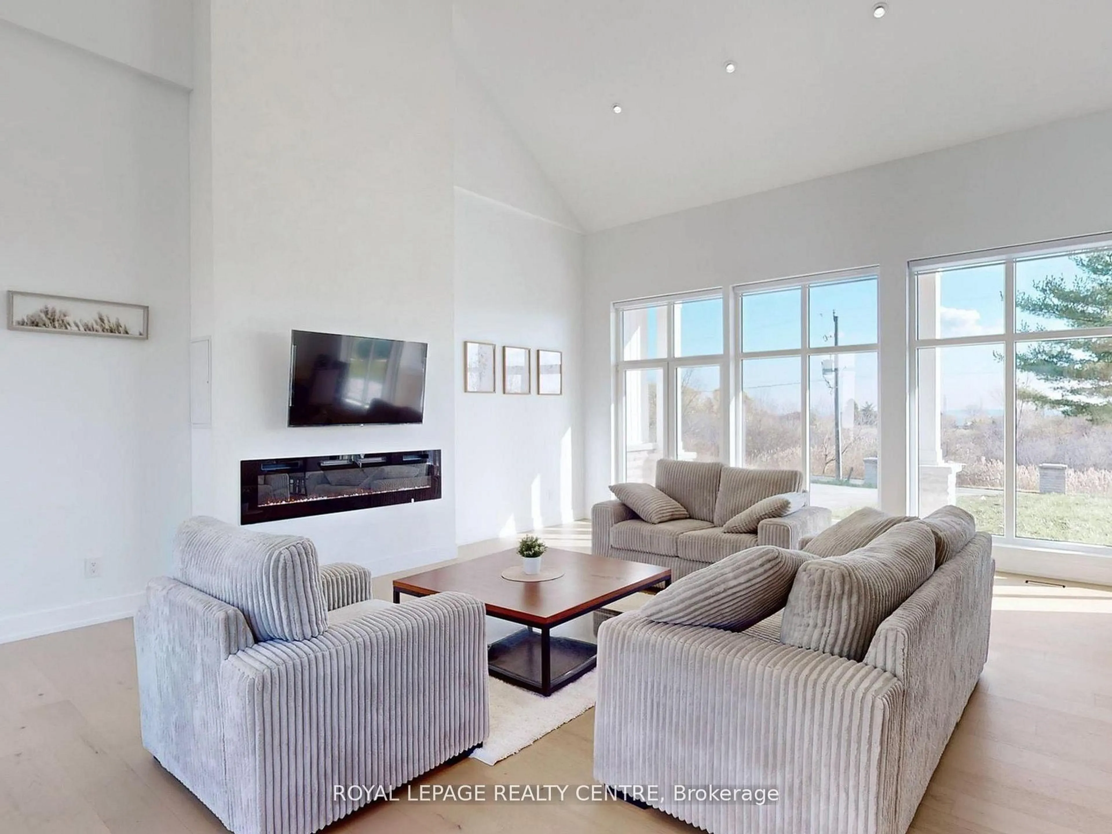 Living room with furniture, unknown for 521 Old York Rd, Burlington Ontario L7P 4Y6