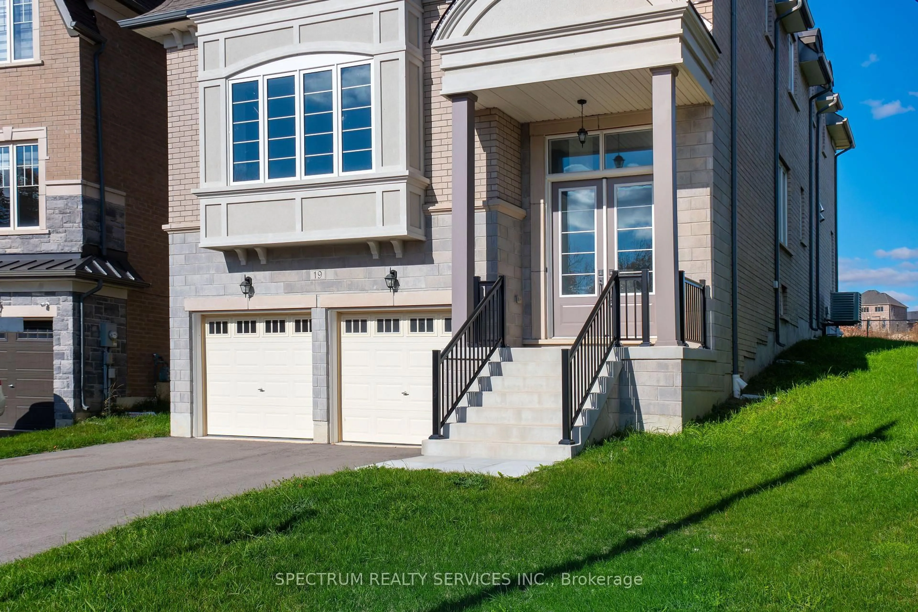 Home with vinyl exterior material, street for 19 Swamp Sparrow Crt, Caledon Ontario L7C 4M7