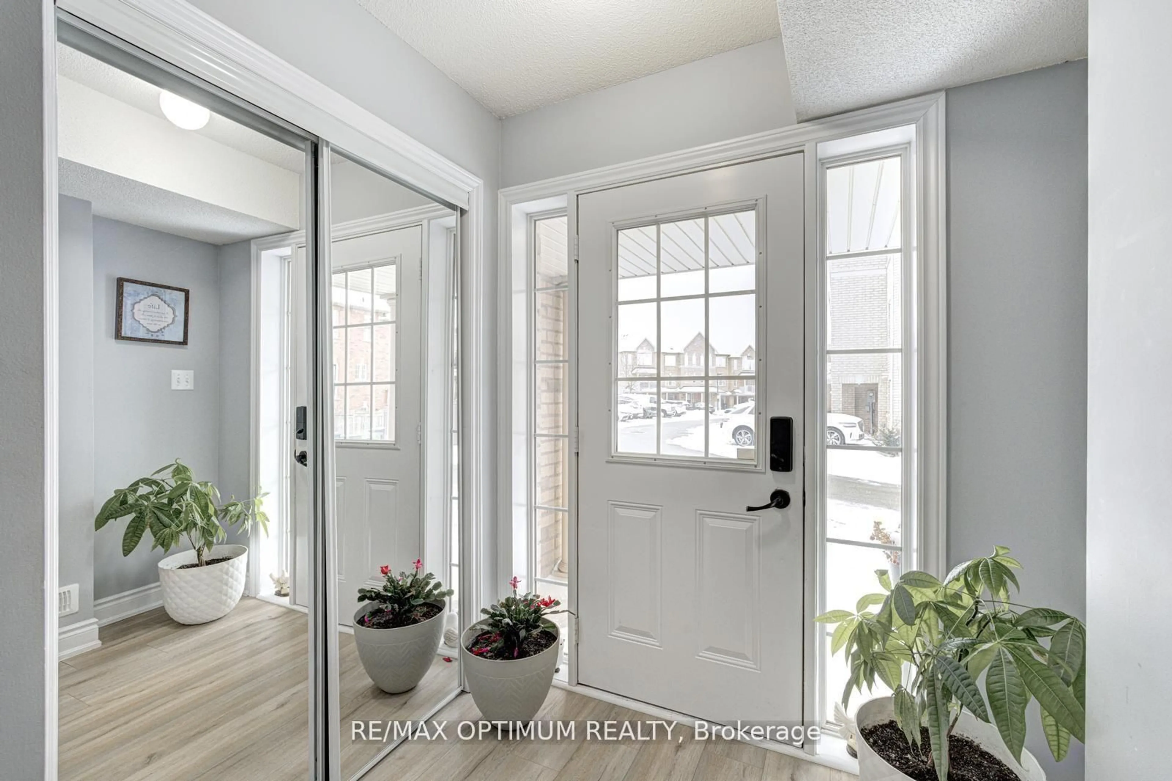 Indoor entryway for 56 Arizona Dr, Brampton Ontario L6Y 0R6