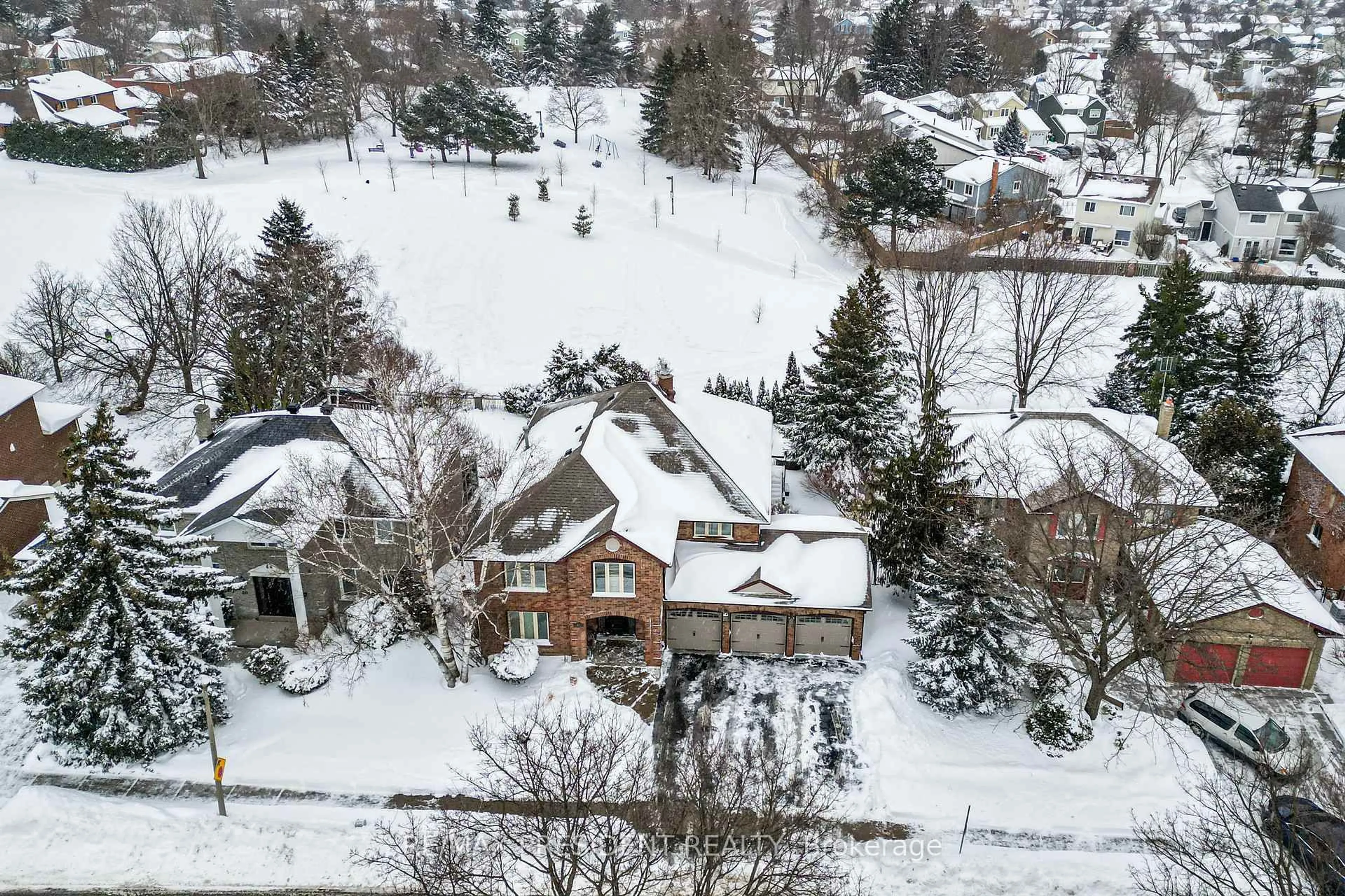 A pic from outside/outdoor area/front of a property/back of a property/a pic from drone, street for 42 Mount Forest Dr, Brampton Ontario L6Z 1B7