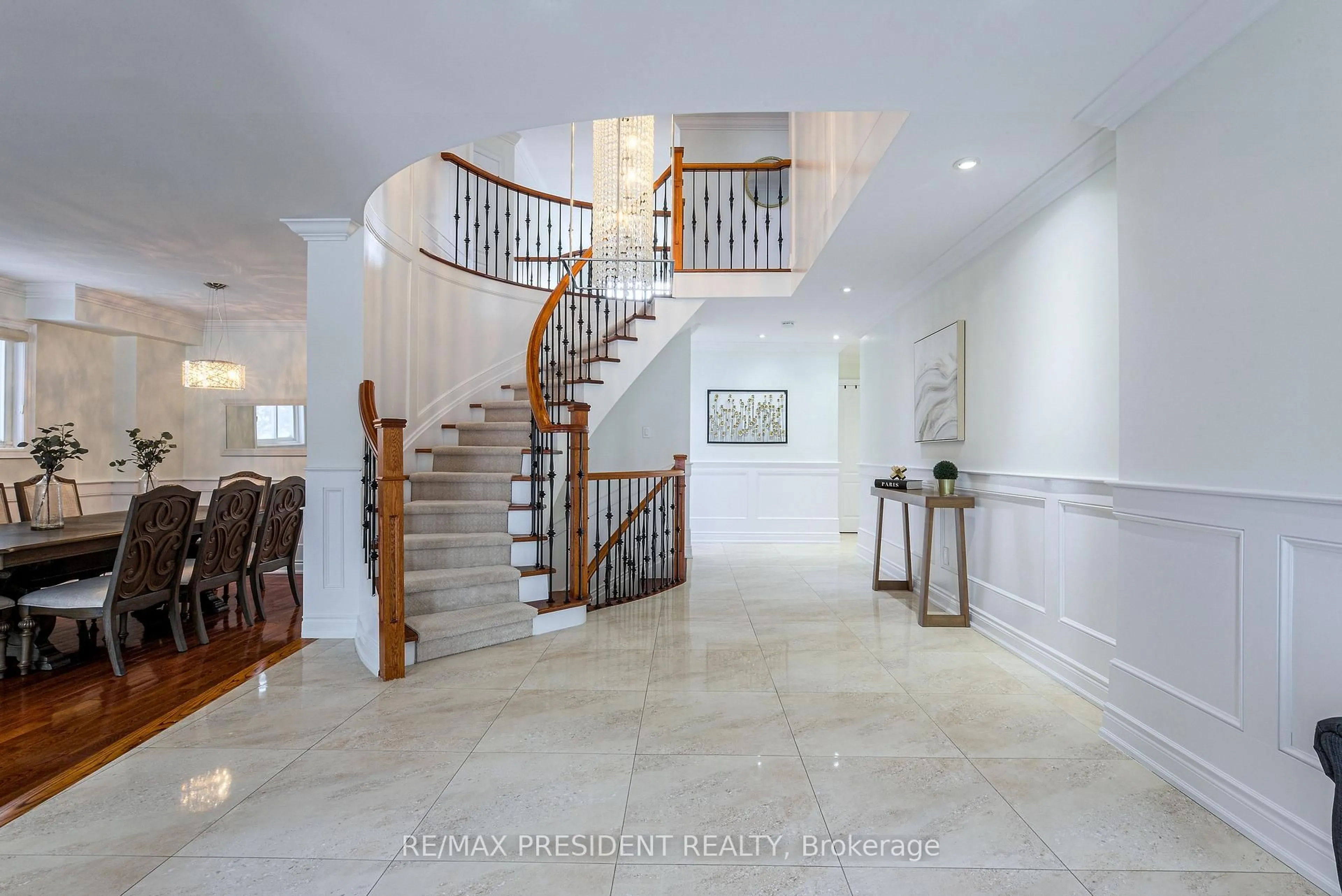 Indoor foyer for 42 Mount Forest Dr, Brampton Ontario L6Z 1B7