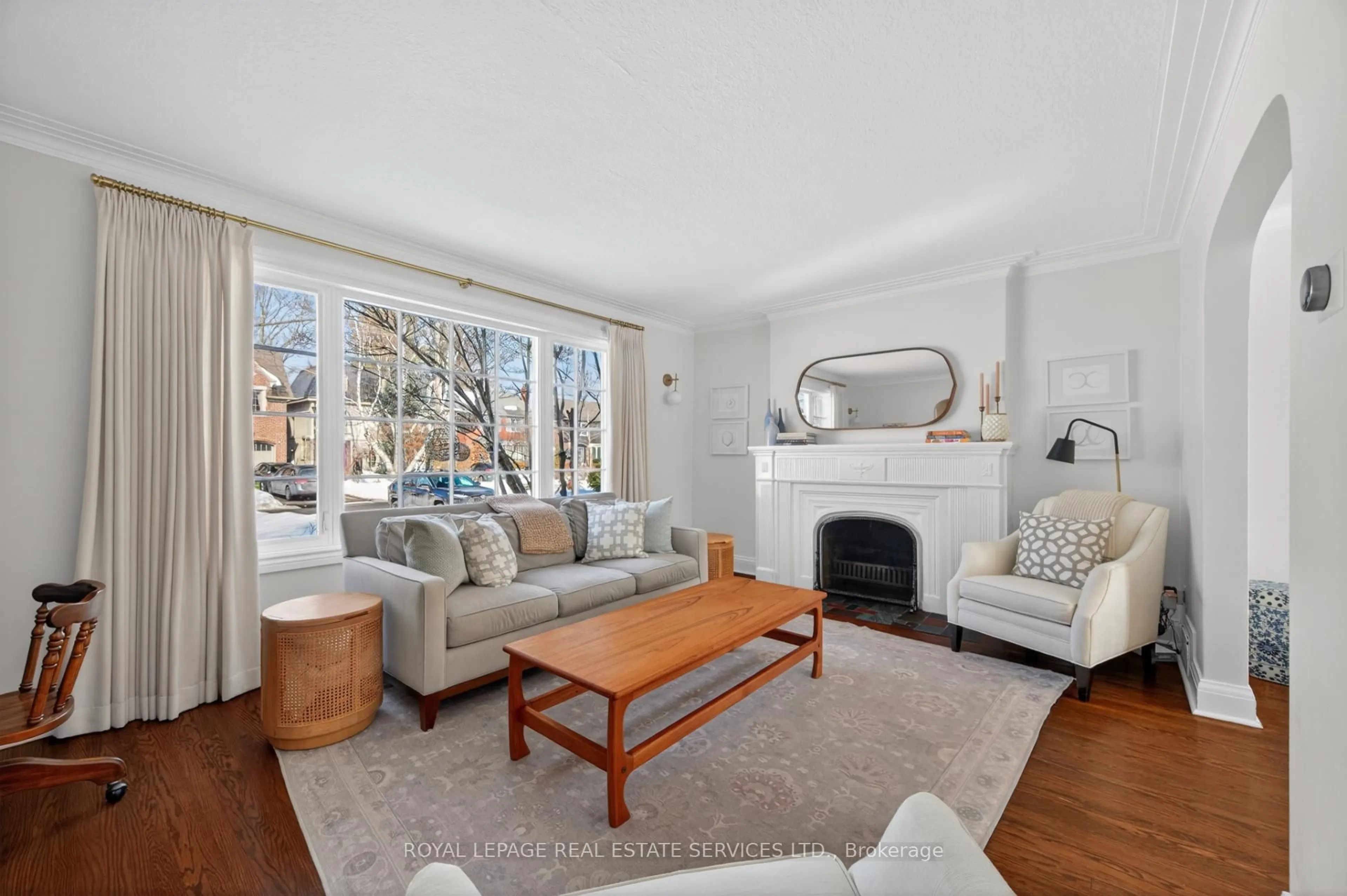 Living room with furniture, unknown for 9 Ashton Manr, Toronto Ontario M8Y 2N6