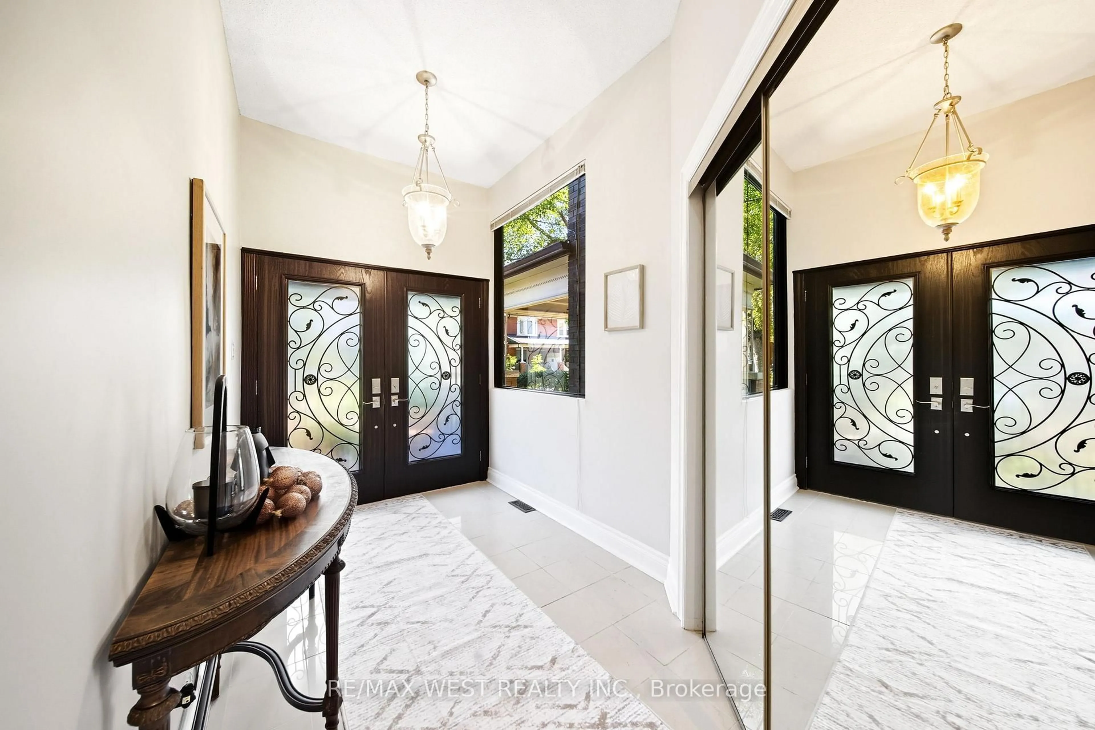 Indoor entryway for 192 Pacific Ave, Toronto Ontario M6P 2P5