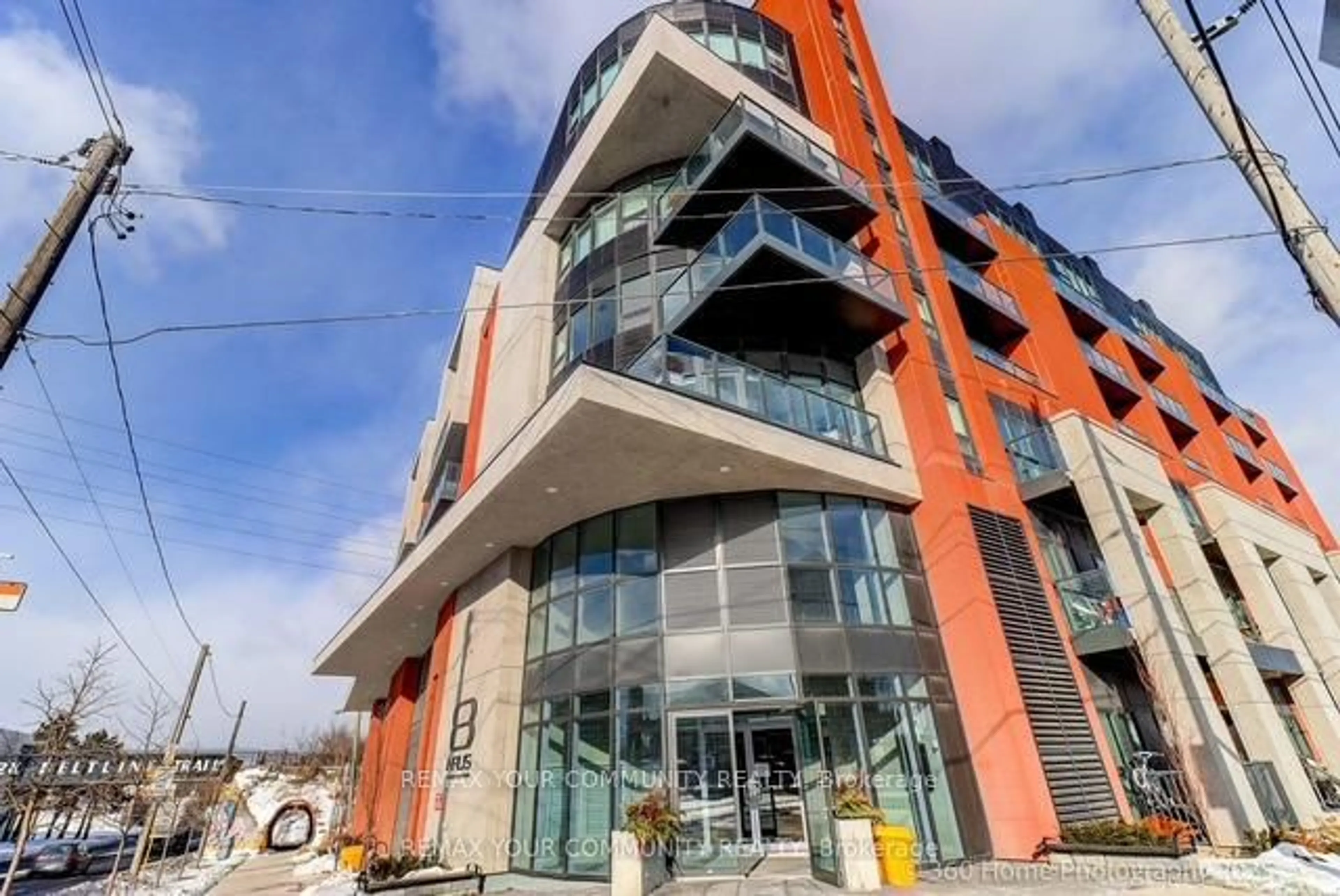 Indoor foyer for 2433 Dufferin St #306, Toronto Ontario M6E 0B4