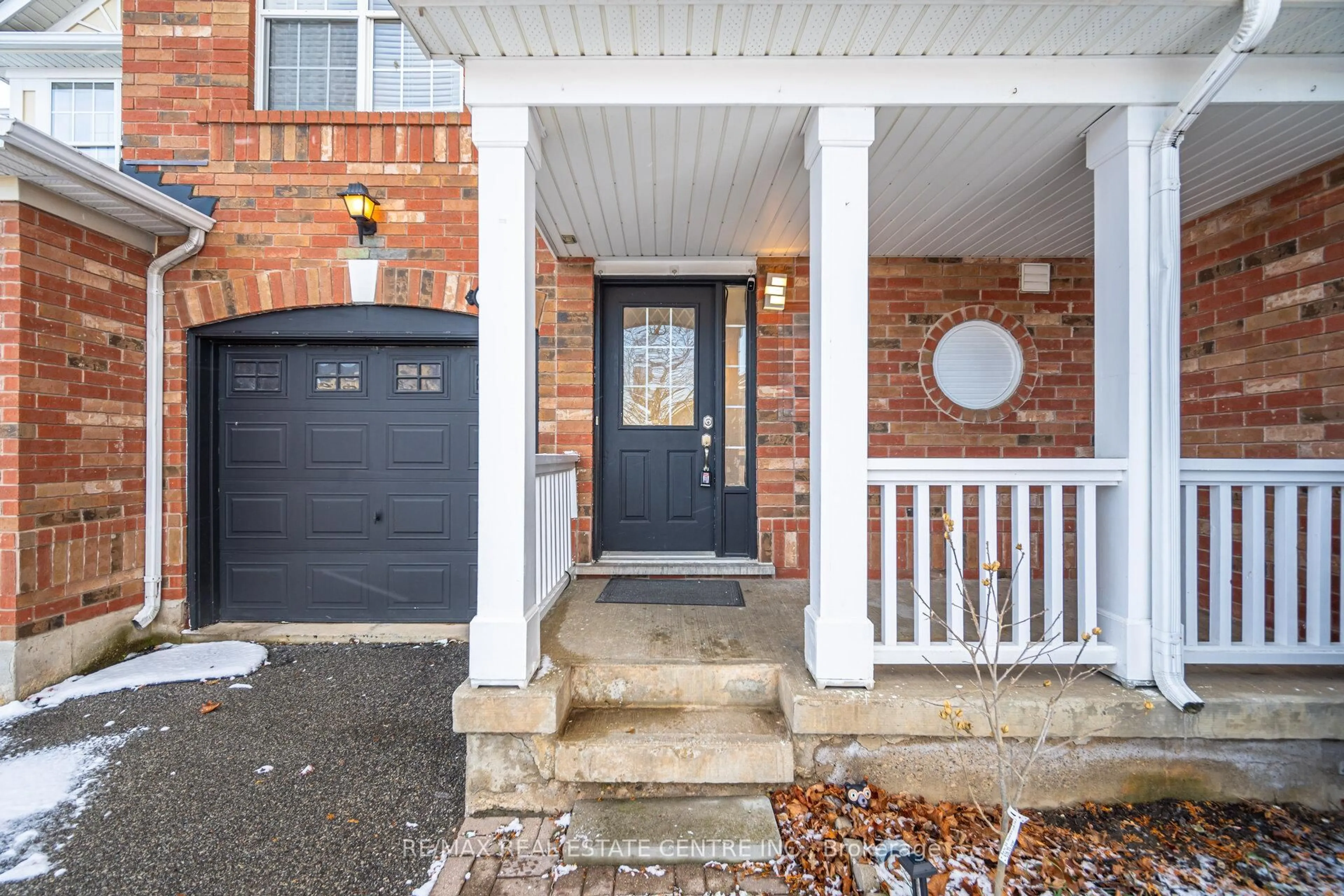 Indoor entryway for 454 Collis Crt, Milton Ontario L9T 5N1