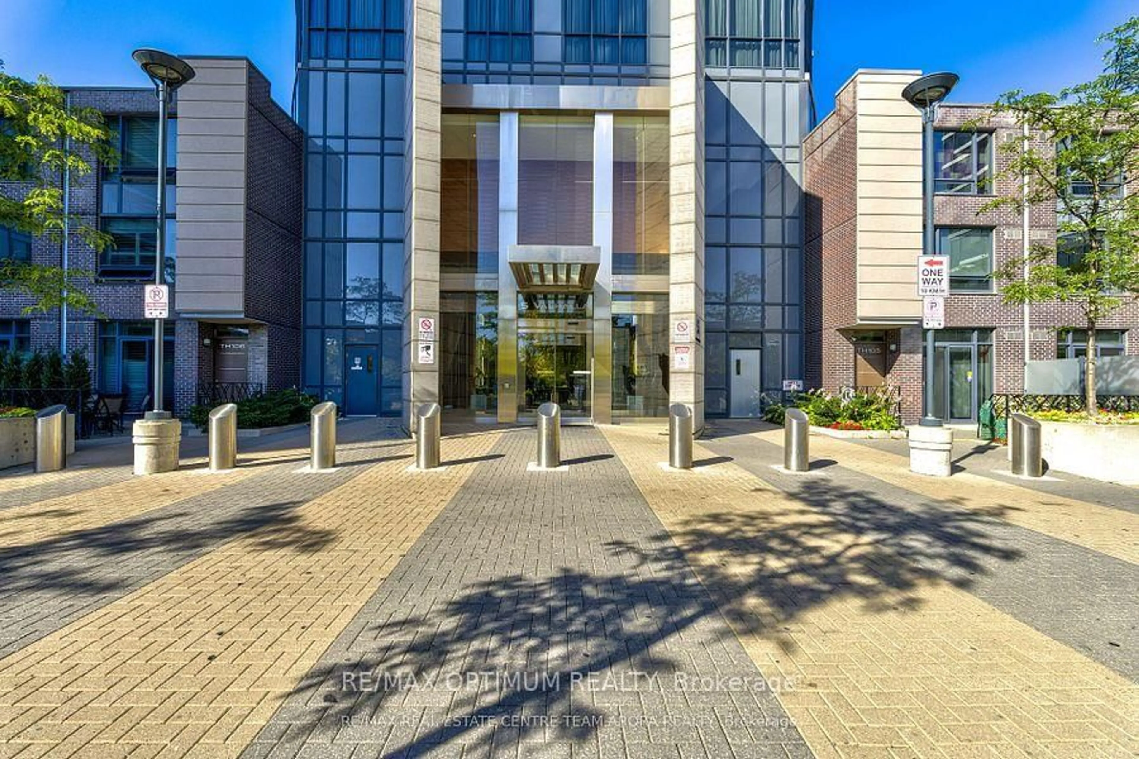 Indoor foyer for 5 Valhalla Inn Rd #1204, Toronto Ontario M9B 0B1