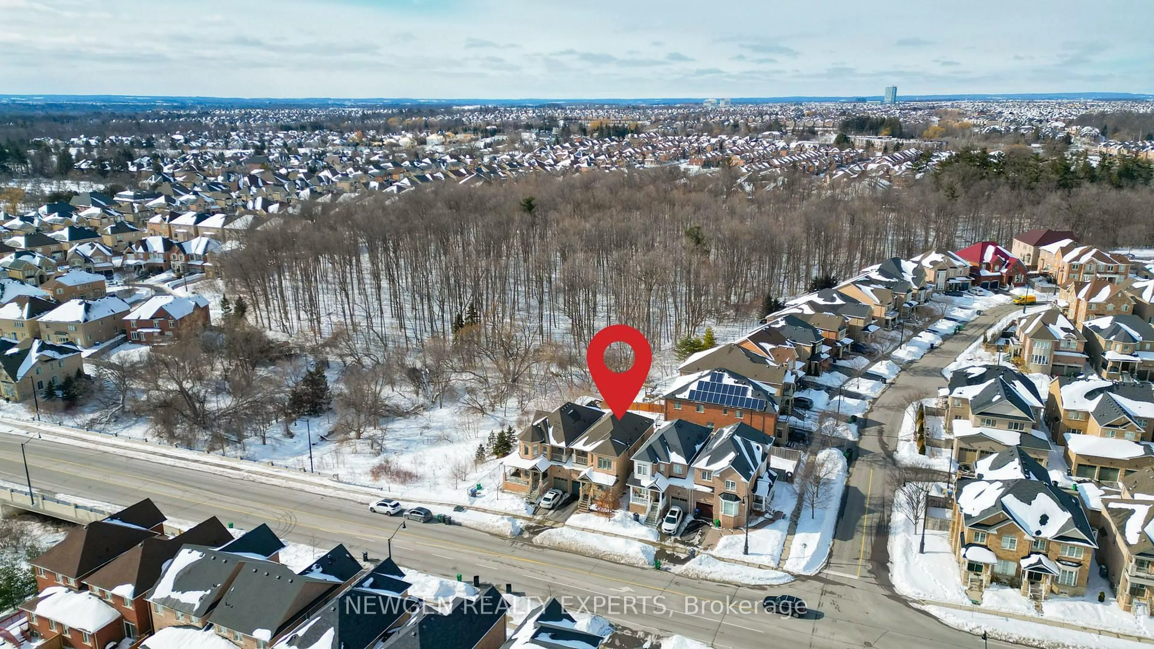 A pic from outside/outdoor area/front of a property/back of a property/a pic from drone, street for 38 Bonnie Braes Dr, Brampton Ontario L6Y 0Y5