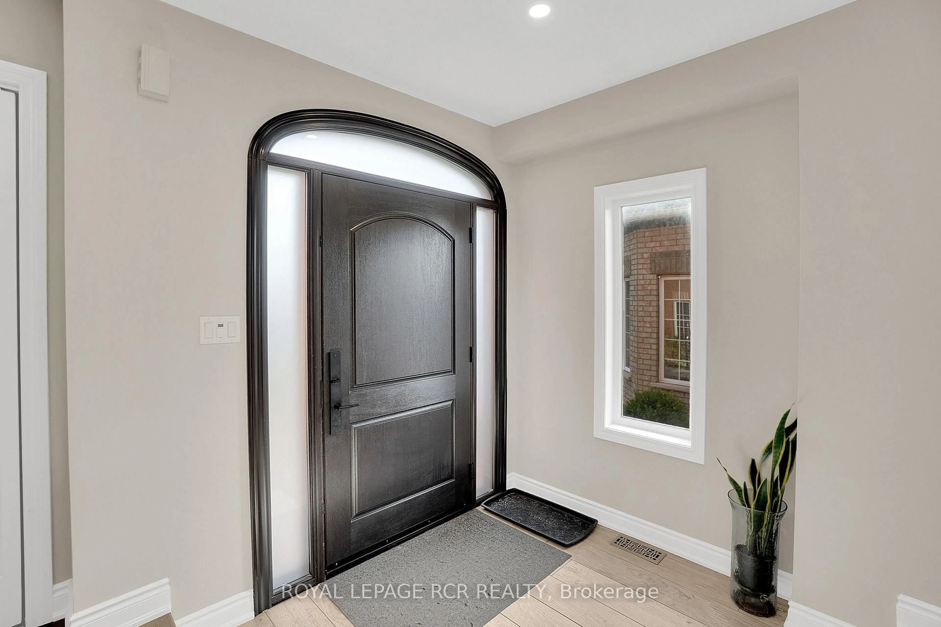 Indoor entryway for 15 Jack Kenny Crt, Caledon Ontario L7E 2M5