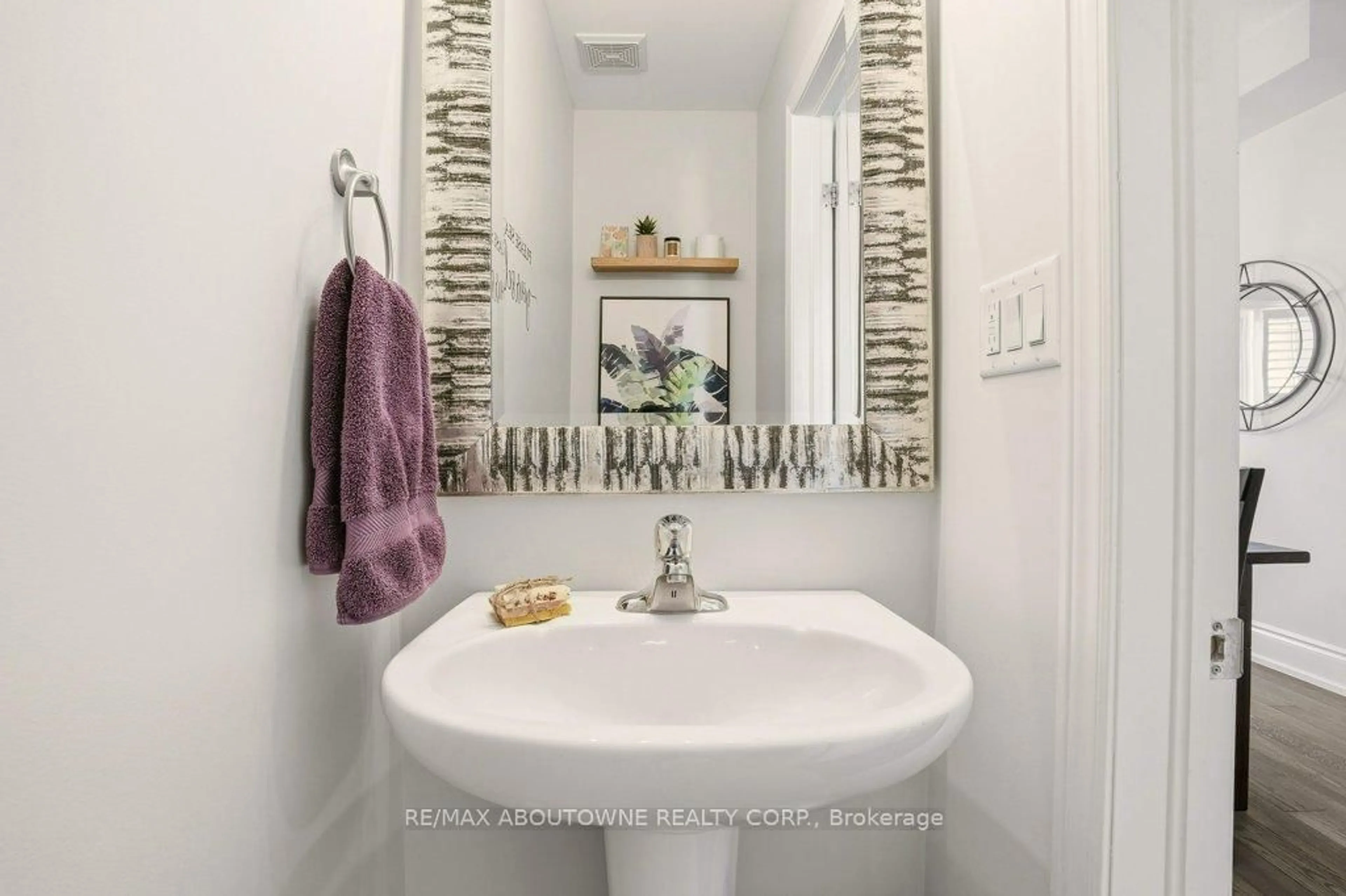 Contemporary bathroom, ceramic/tile floor for 4174 Galileo Common, Burlington Ontario L7L 0G7