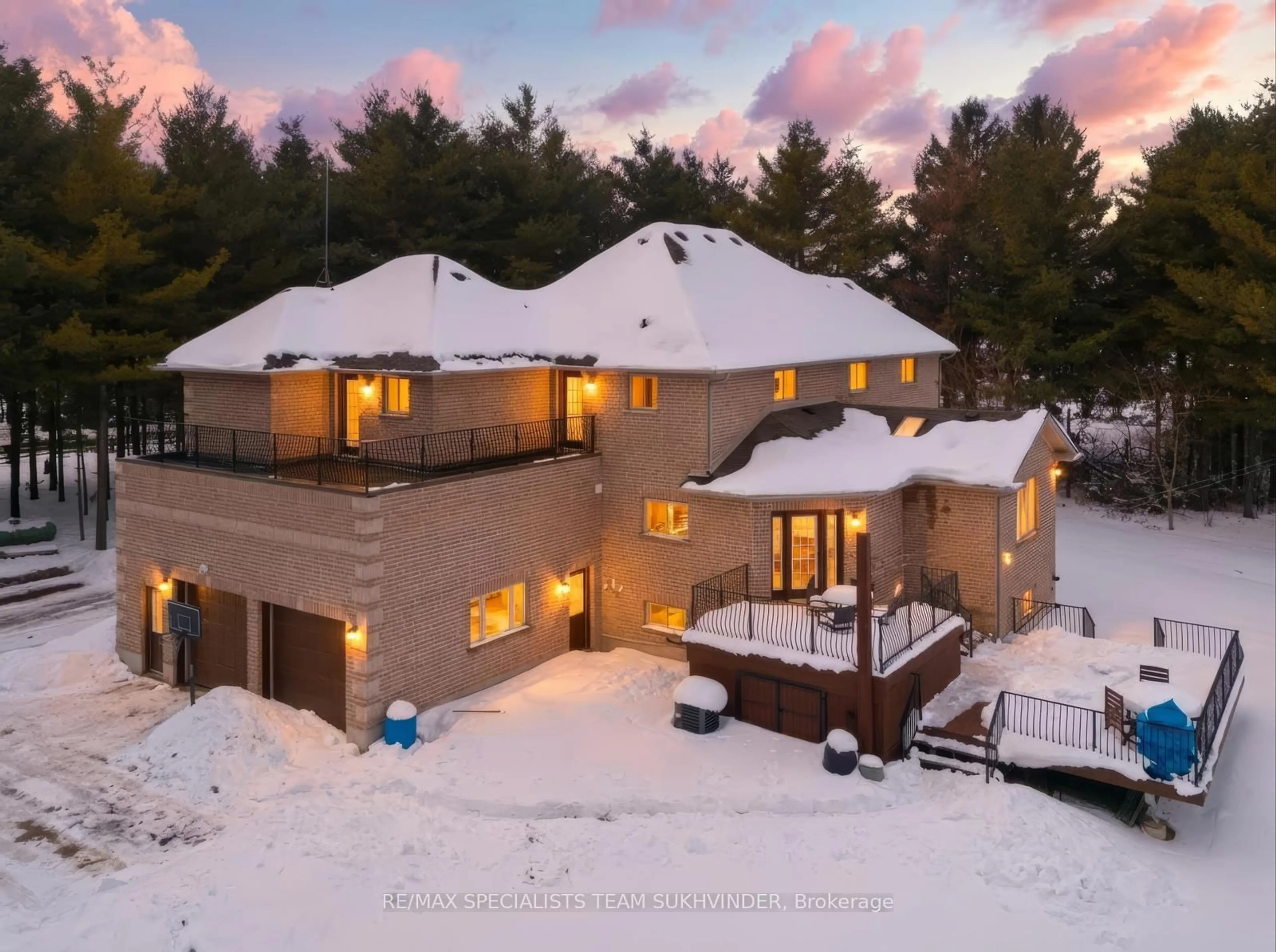 A pic from outside/outdoor area/front of a property/back of a property/a pic from drone, unknown for 12601 Nassagaweya Puslinch, Milton Ontario L0P 1J0