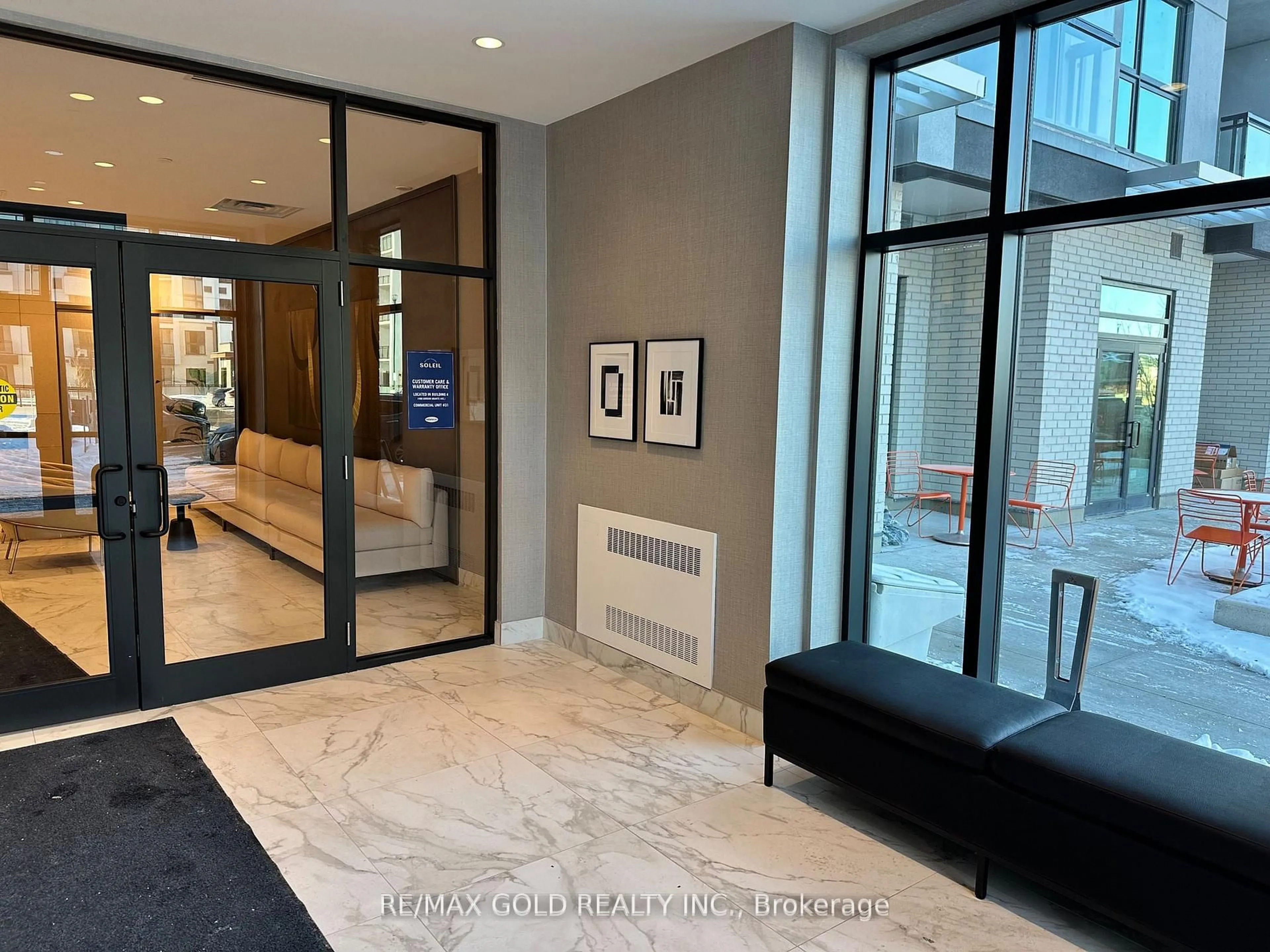 Indoor foyer for 490 Gordon Krantz Ave #423, Milton Ontario L9E 1Z5