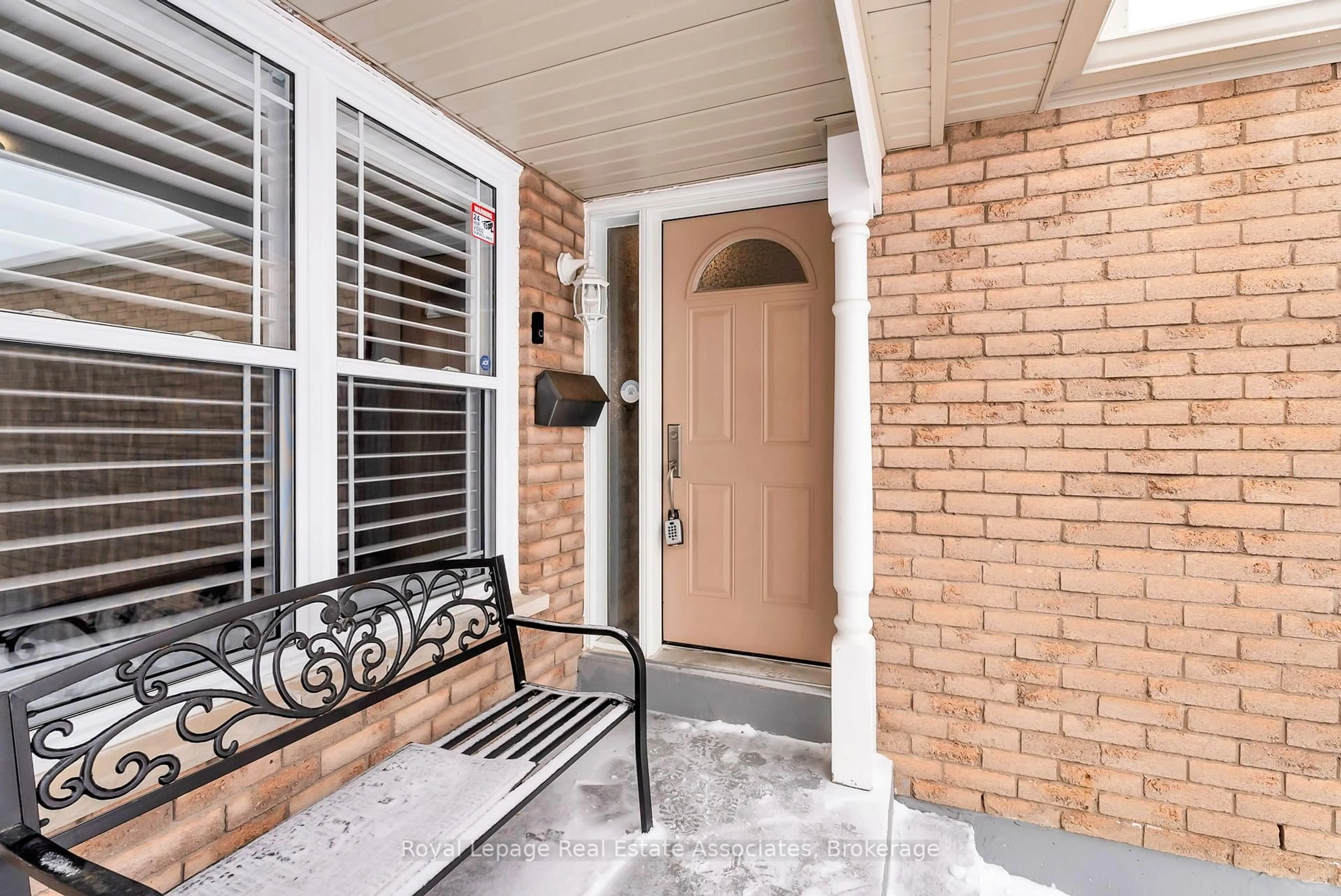 Indoor entryway for 20 Jeremy Pl, Brampton Ontario L6S 5K6