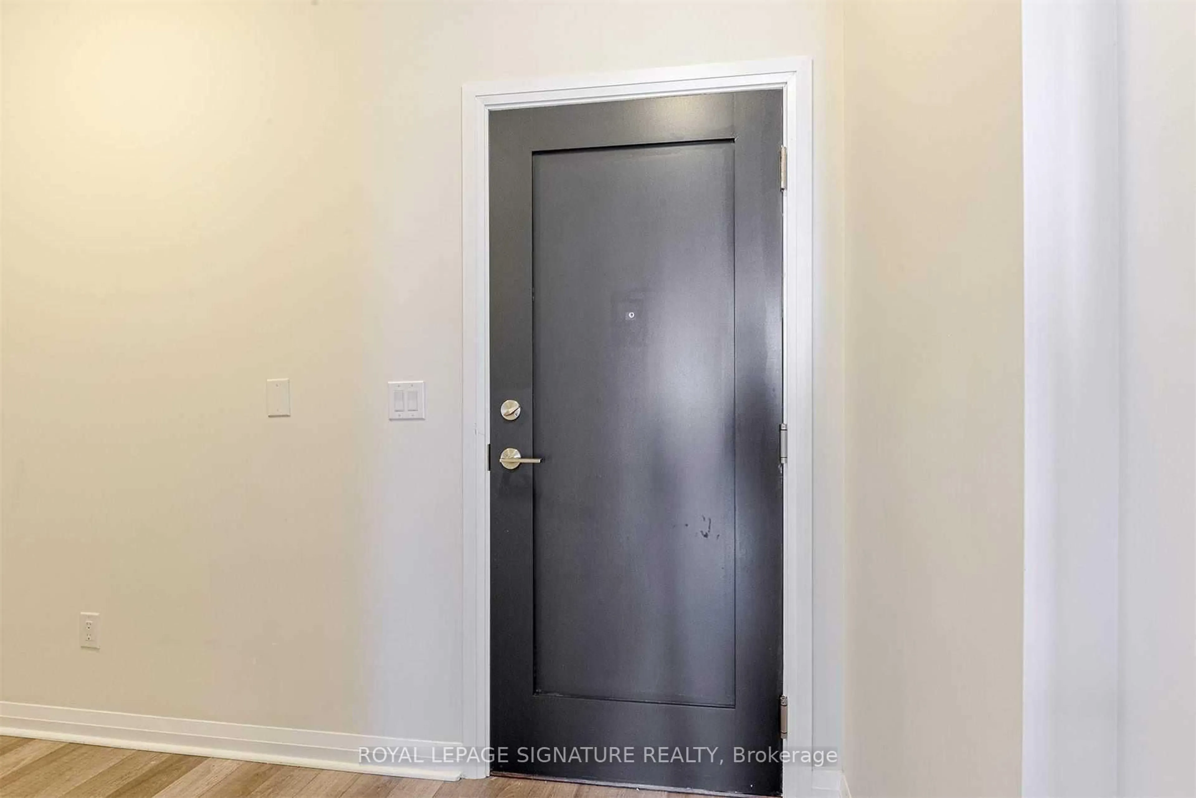 Indoor entryway for 5025 Four Springs Ave #701, Mississauga Ontario L5R 0E4