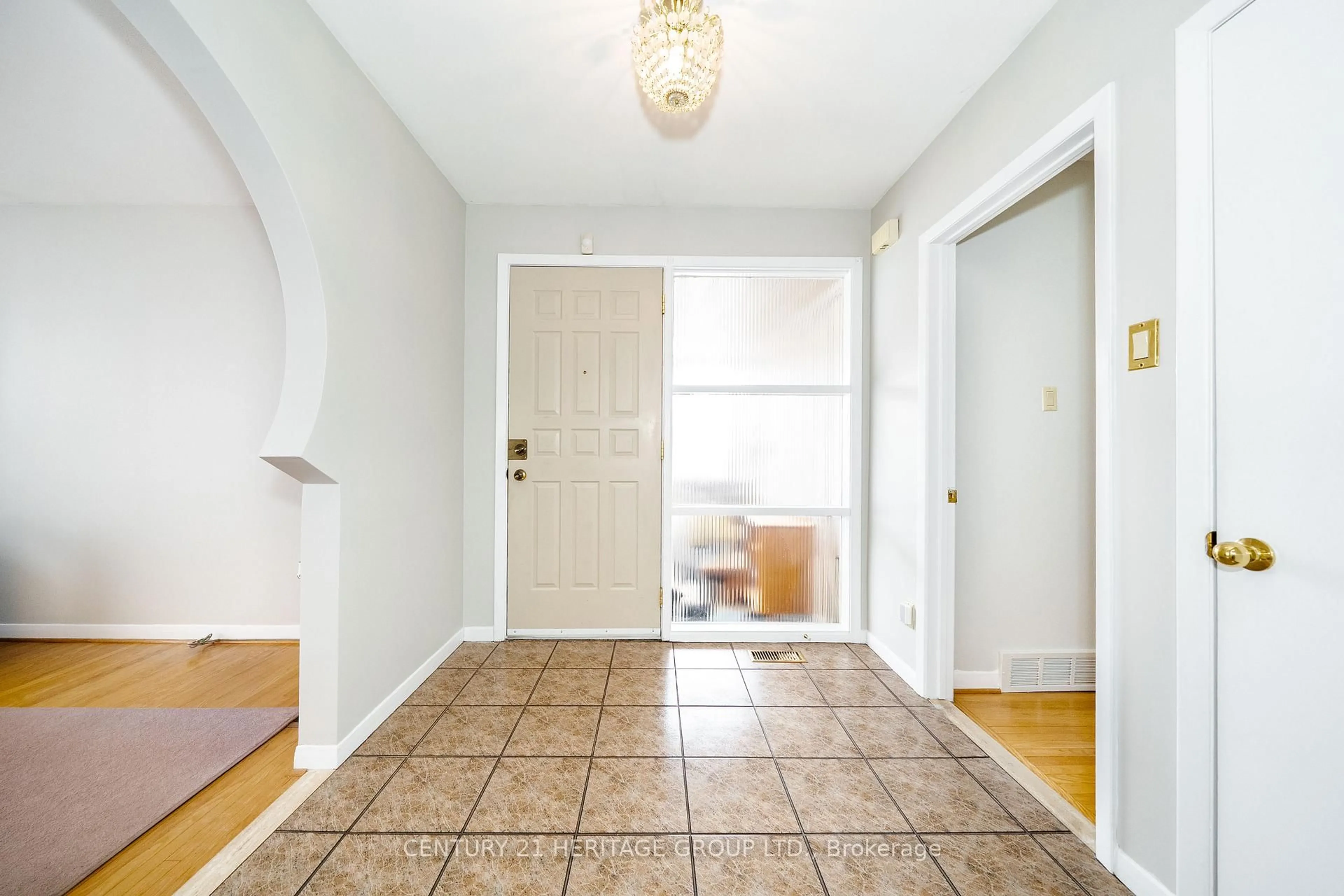 Indoor entryway for 14 Council Cres, Toronto Ontario M3J 1J6