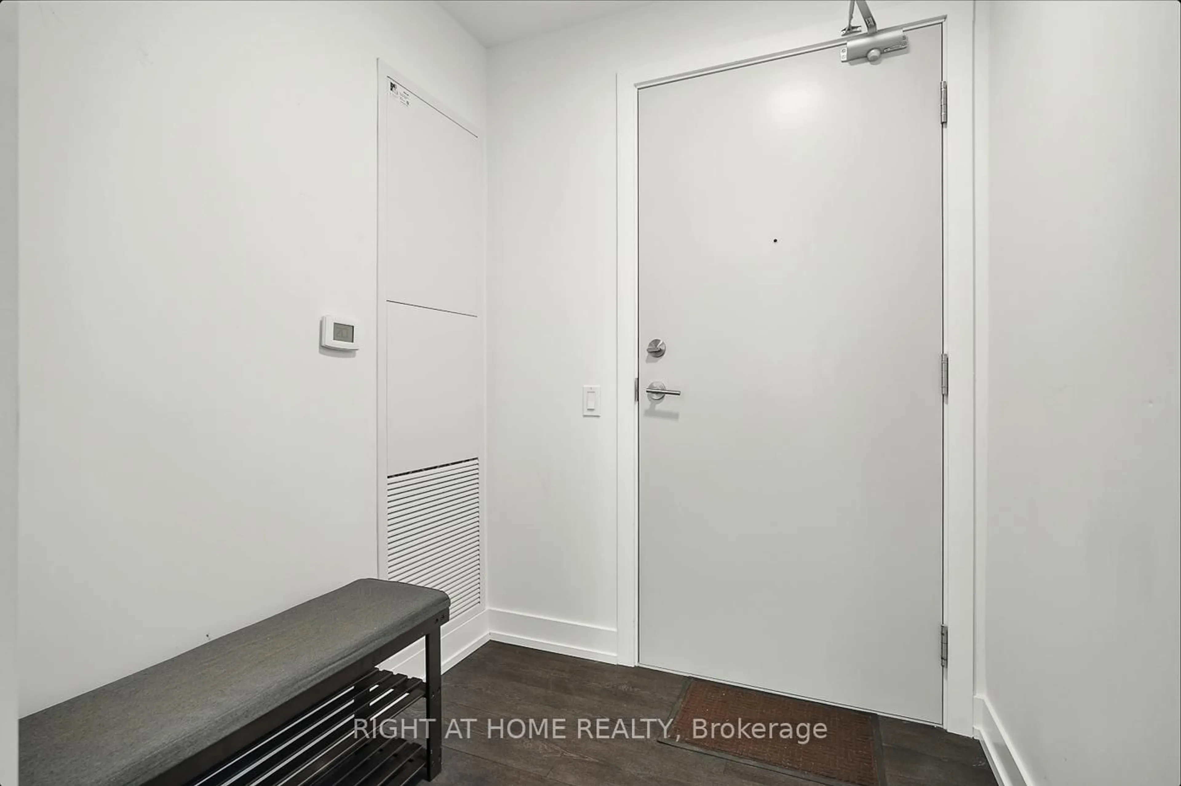 Indoor entryway for 215 Veterans Dr #803, Brampton Ontario L7A 4S6