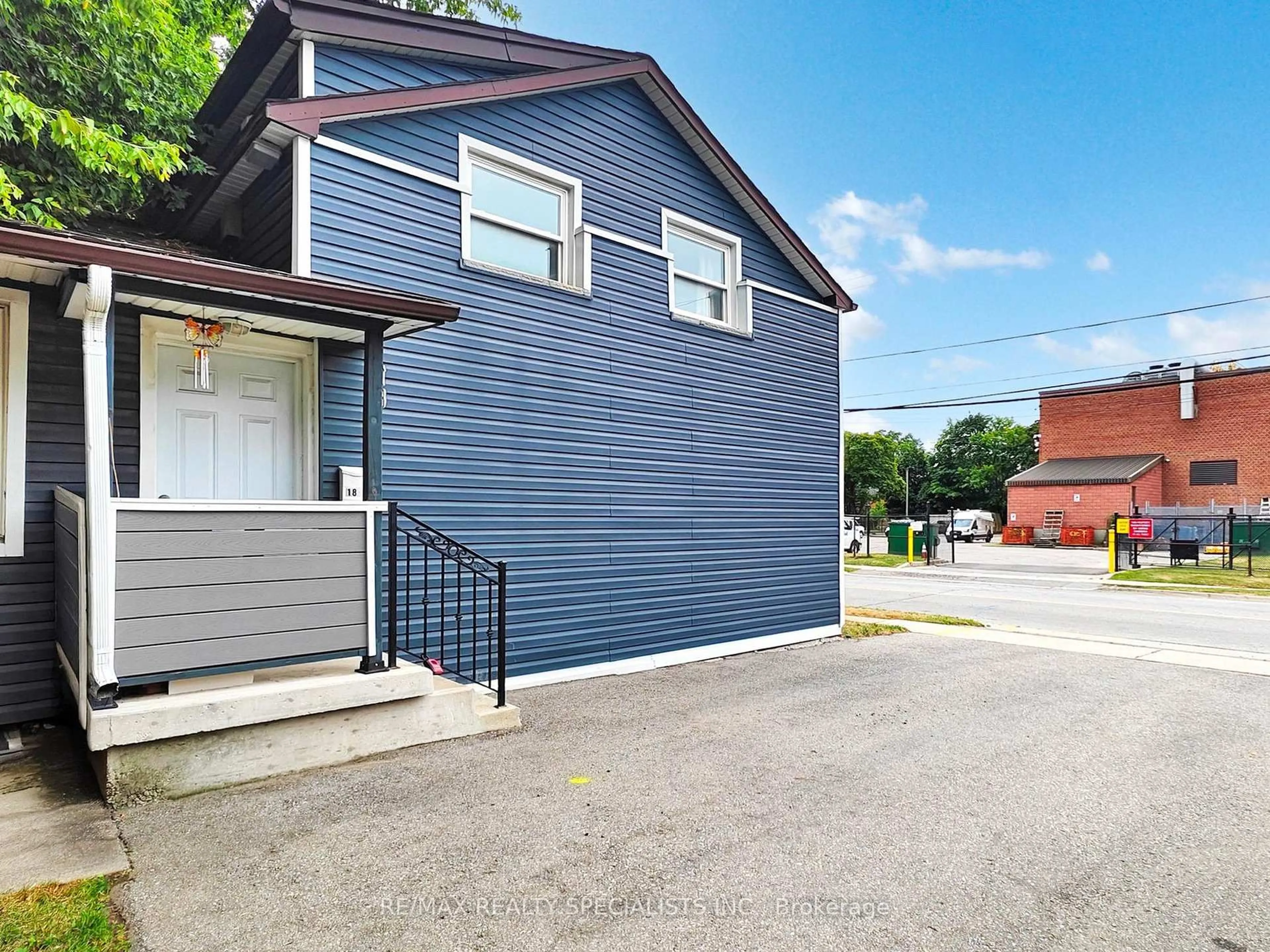 Unknown for 18 Mary St, Brampton Ontario L6W 2R1