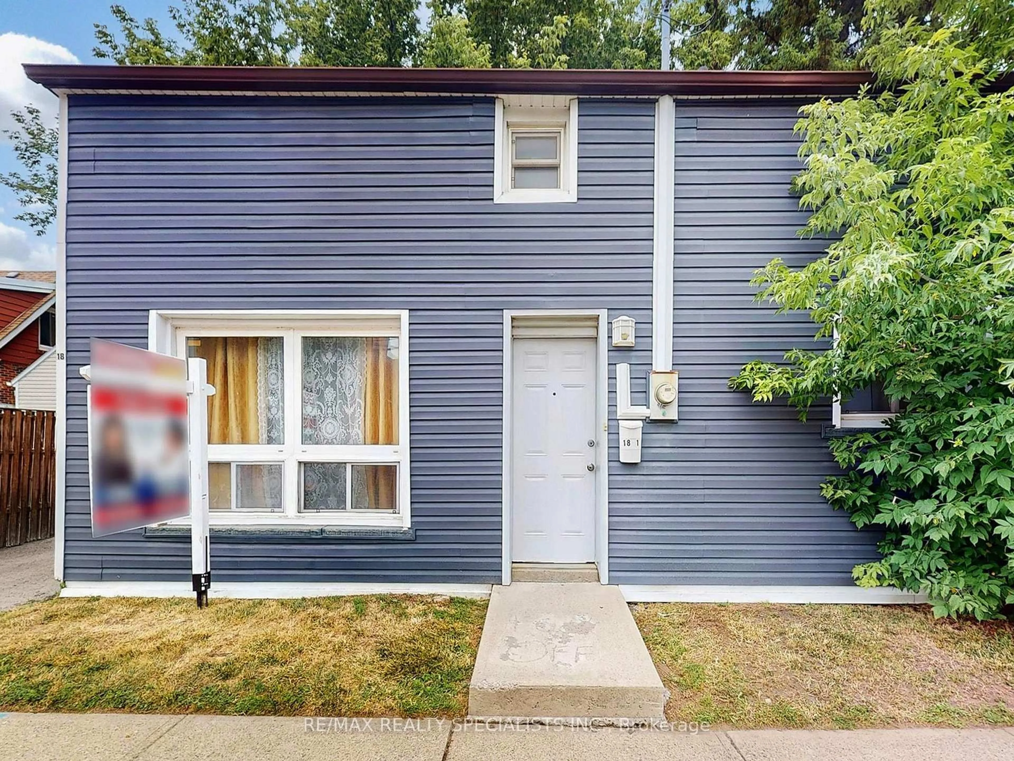 Home with vinyl exterior material, street for 18 Mary St, Brampton Ontario L6W 2R1