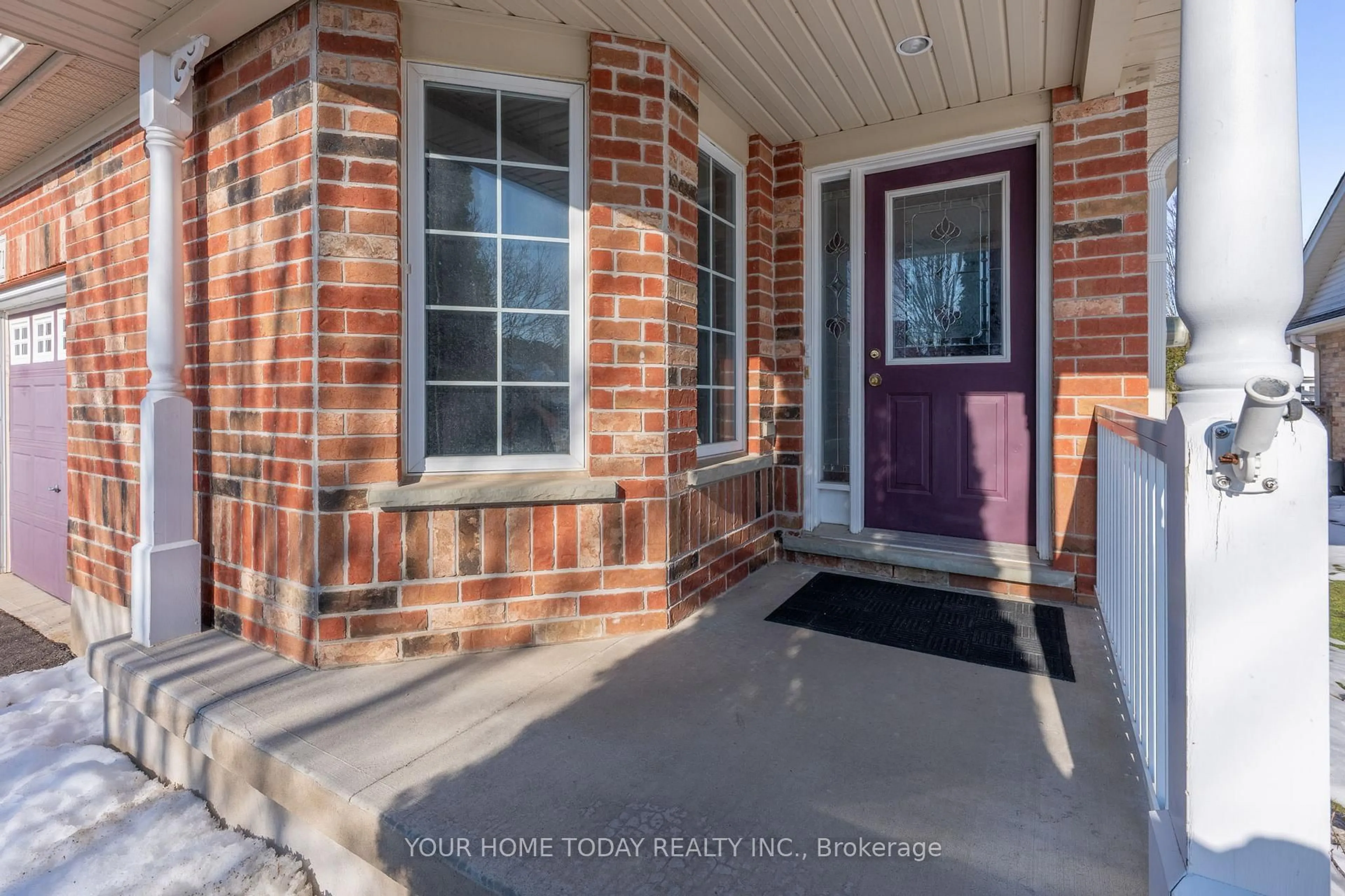 Indoor entryway for 71 Doctor Moore Crt, Halton Hills Ontario L7J 3A6