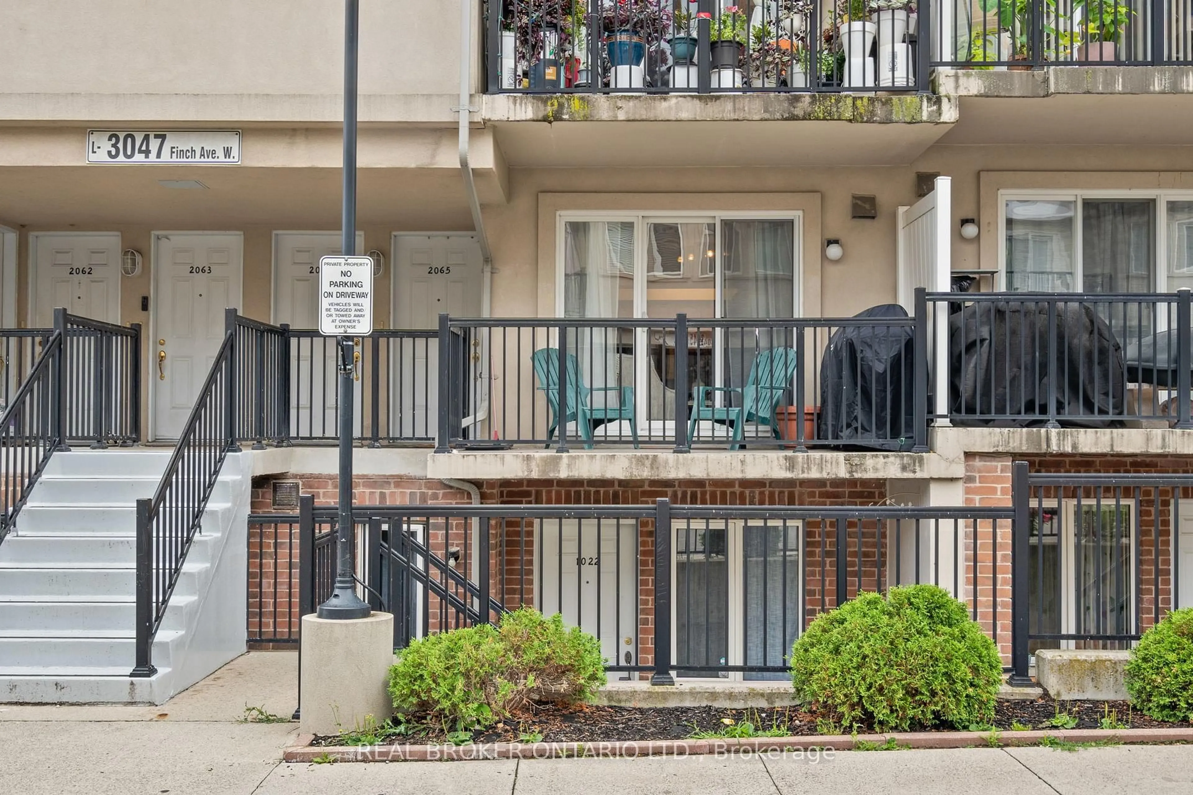Patio, street for 3047 Finch Ave #2066, Toronto Ontario M9M 0A5