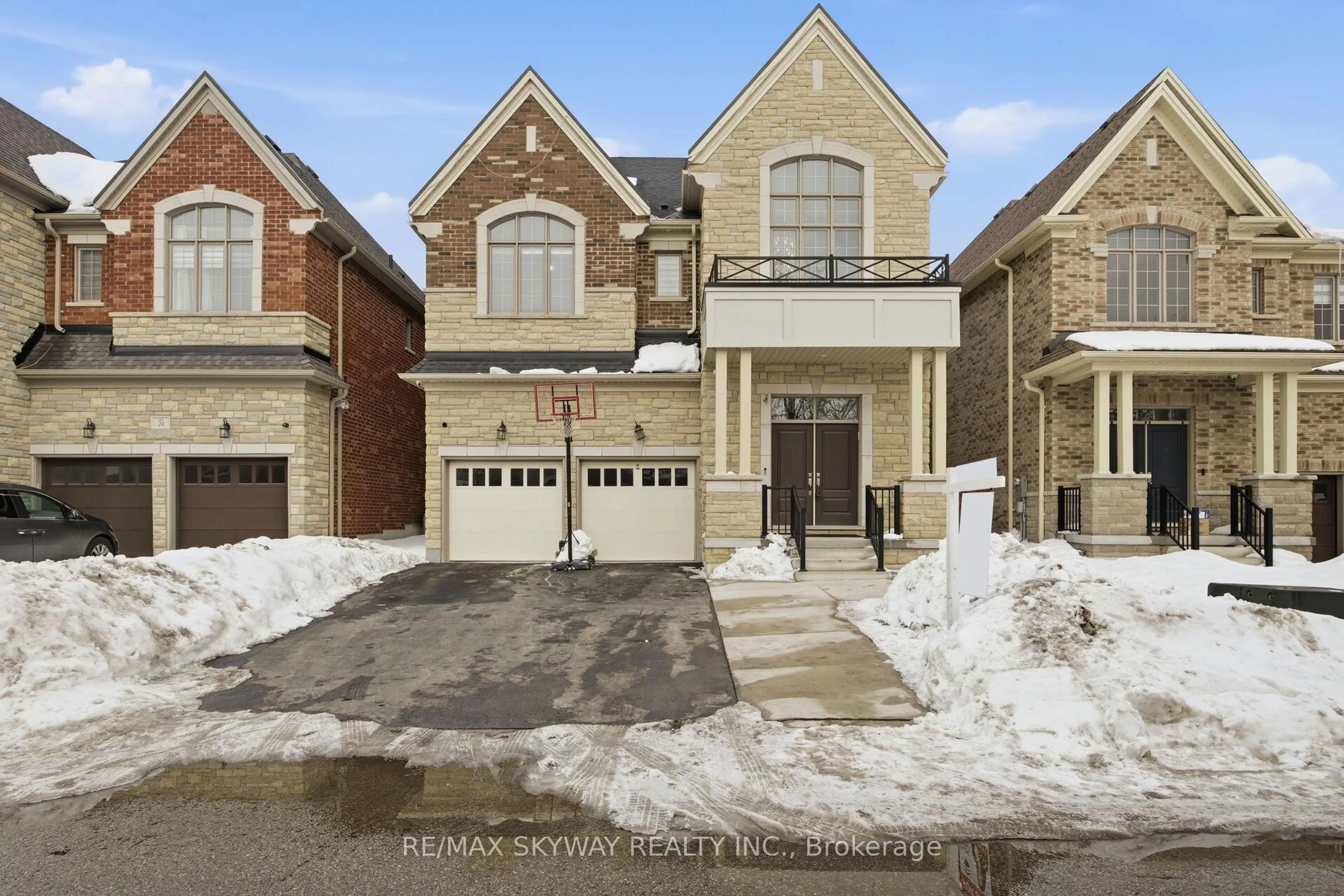 Home with brick exterior material, street for 22 Tamworth Crt, Brampton Ontario L6Y 4S4
