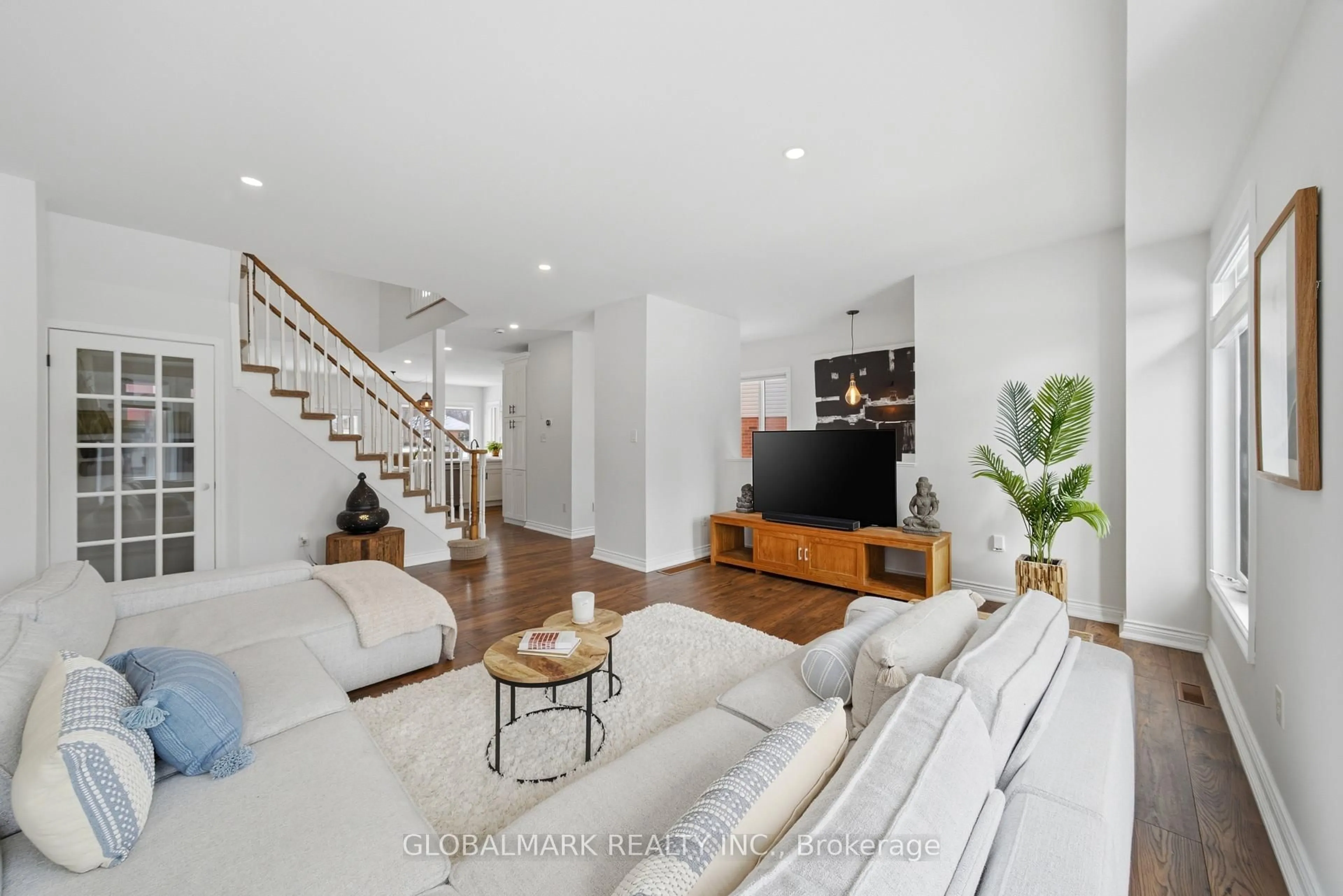 Living room with furniture, unknown for 10 Grey Owl Ru, Halton Hills Ontario L7G 5Z7