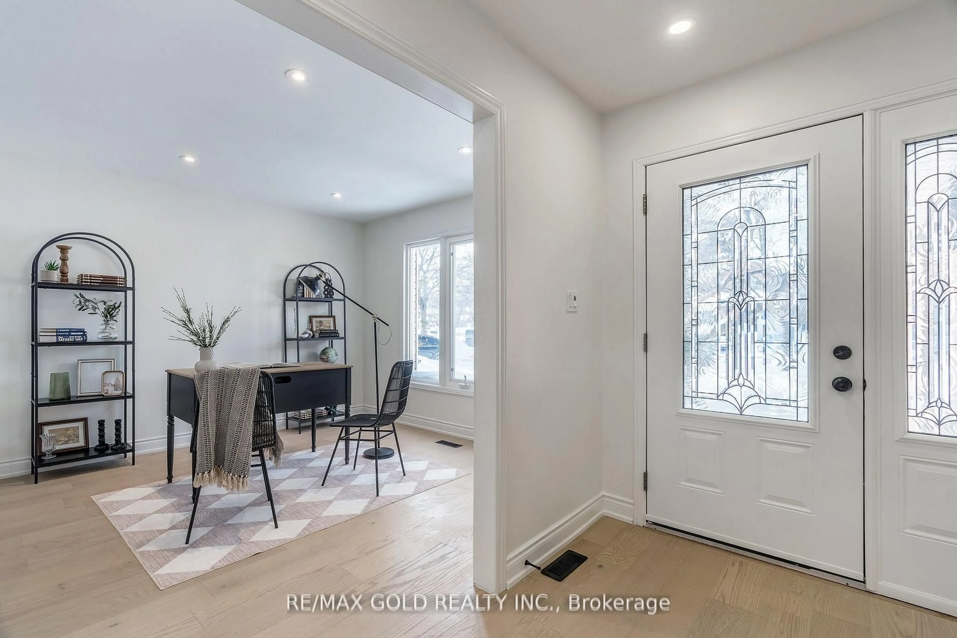 Indoor entryway for 1138 Sawgrass Cres, Mississauga Ontario L5C 3V4