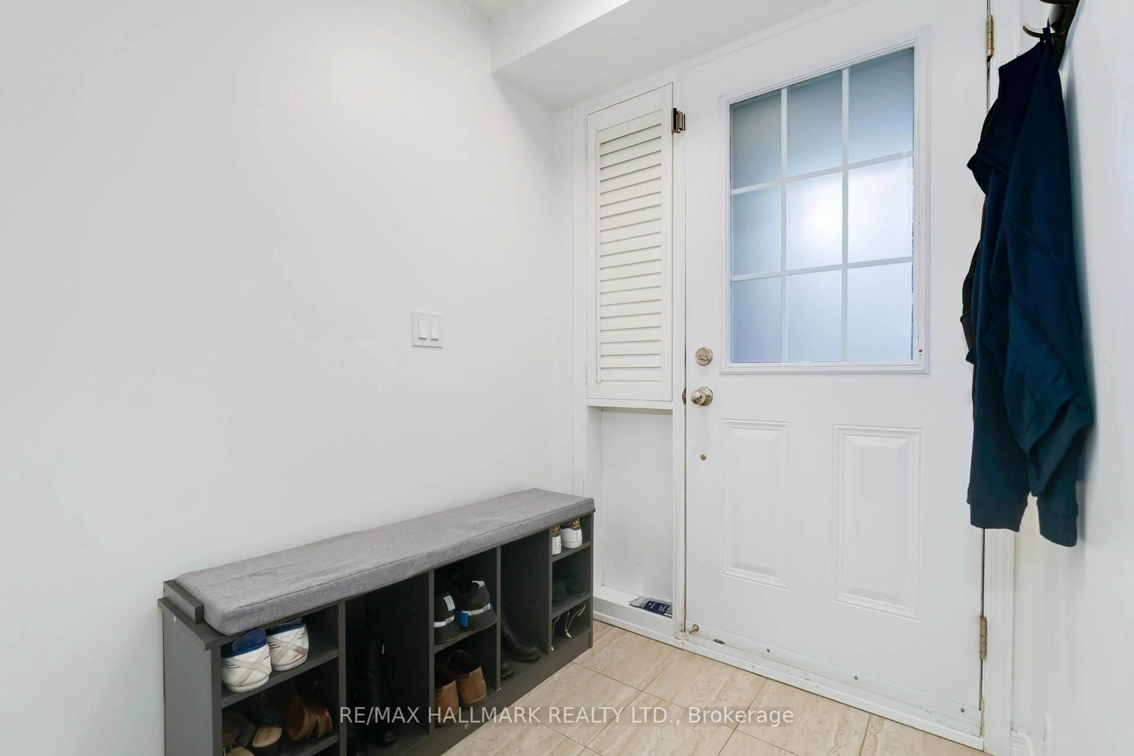 Indoor entryway for 20 Foundry Ave #113, Toronto Ontario M6H 4L1
