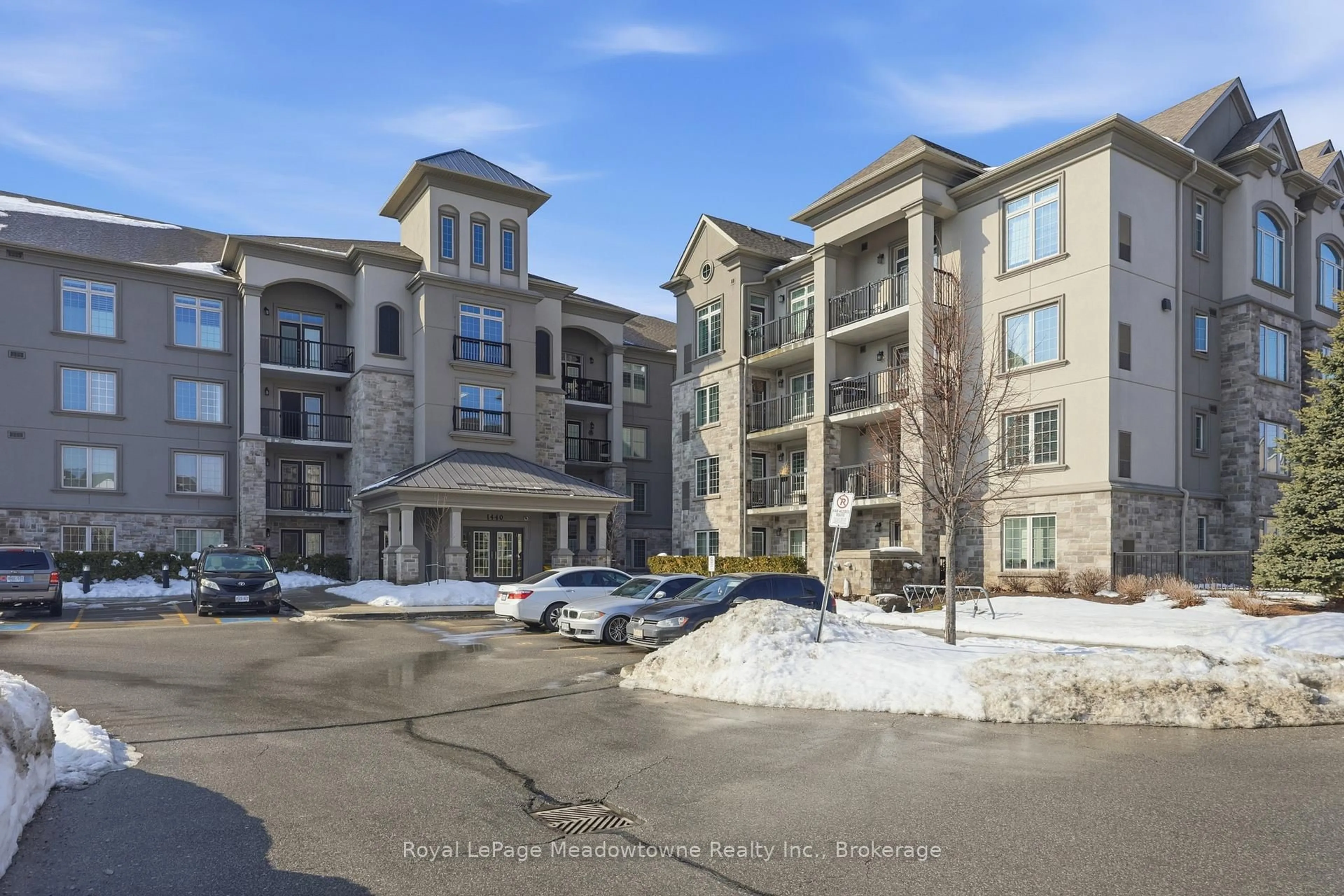 A pic from outside/outdoor area/front of a property/back of a property/a pic from drone, unknown for 1440 MAIN St #114, Milton Ontario L9T 8W6