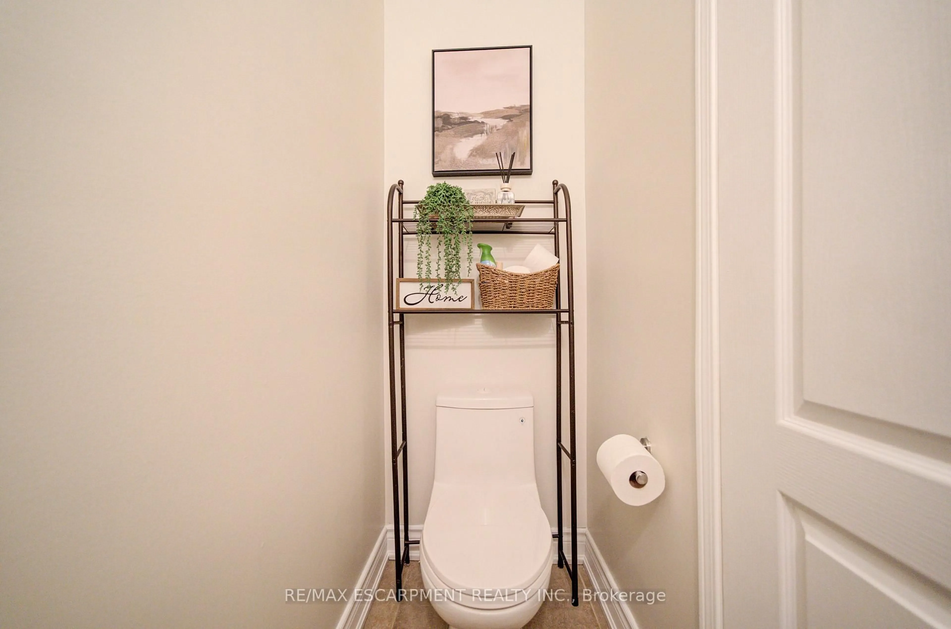 A pic of a room for 1227 Lamont Cres, Milton Ontario L9T 6W5