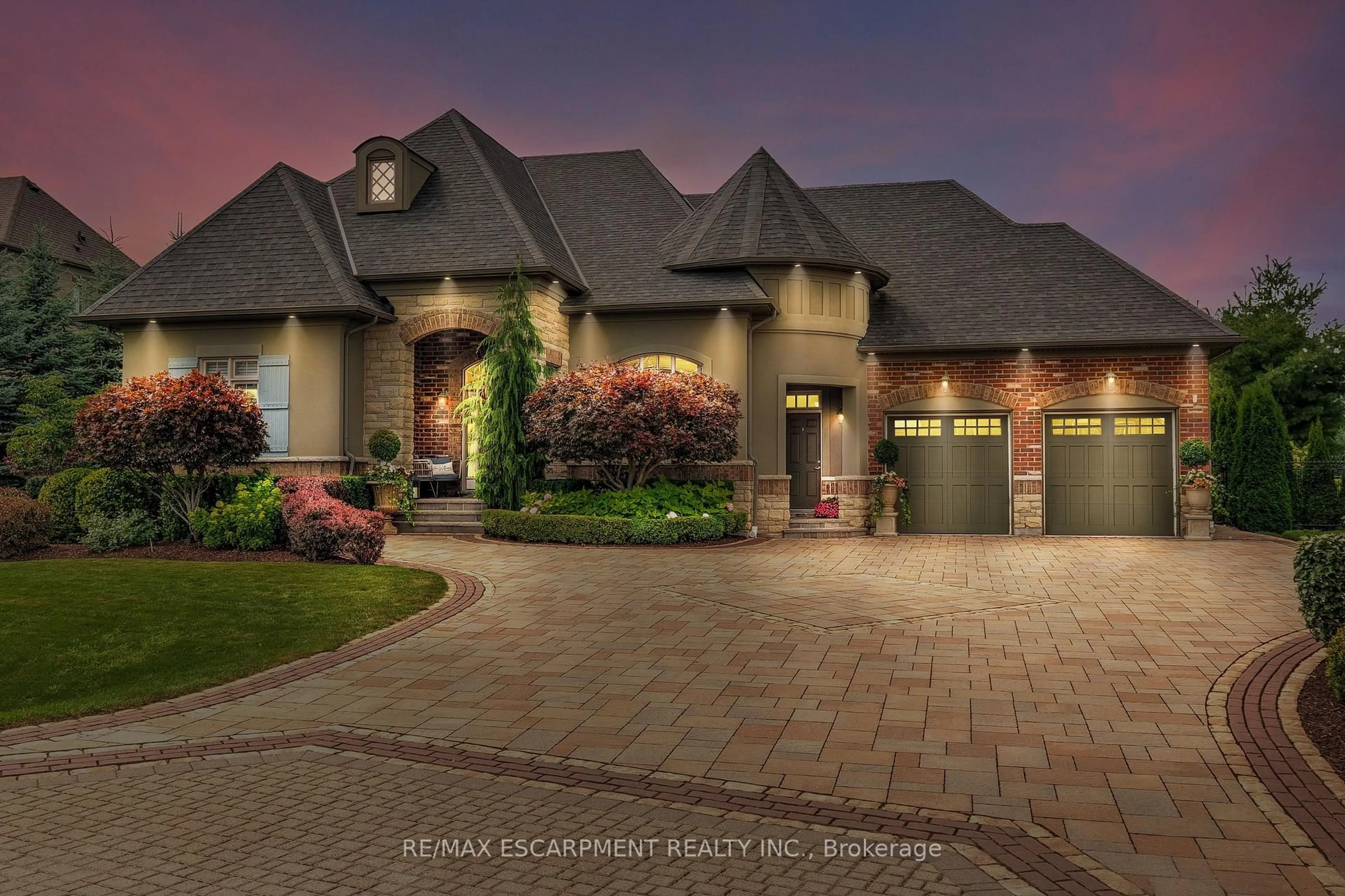 Home with brick exterior material, street for 4 Holdroyd Crt, Halton Hills Ontario L7G 0E8