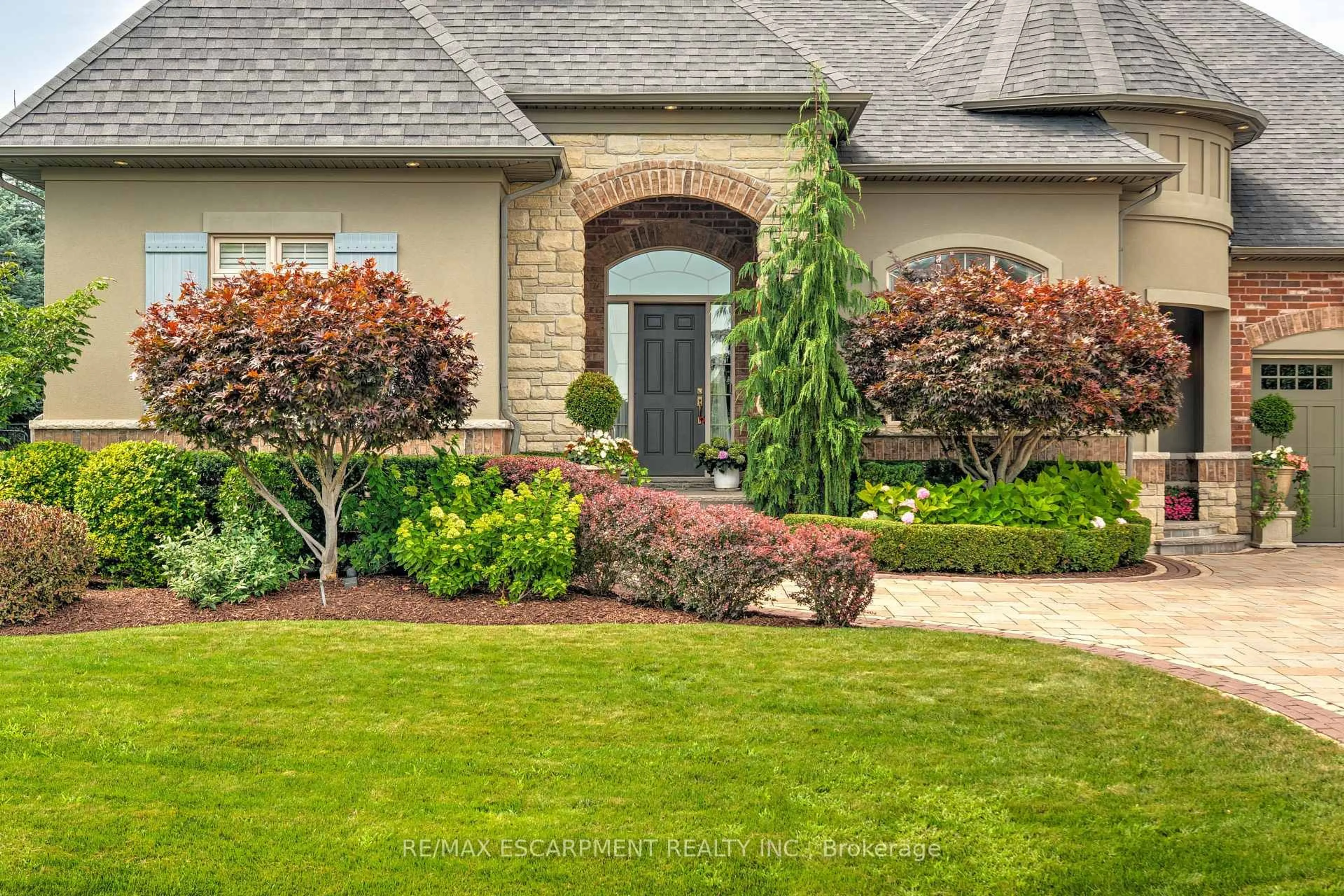 Home with brick exterior material, street for 4 Holdroyd Crt, Halton Hills Ontario L7G 0E8