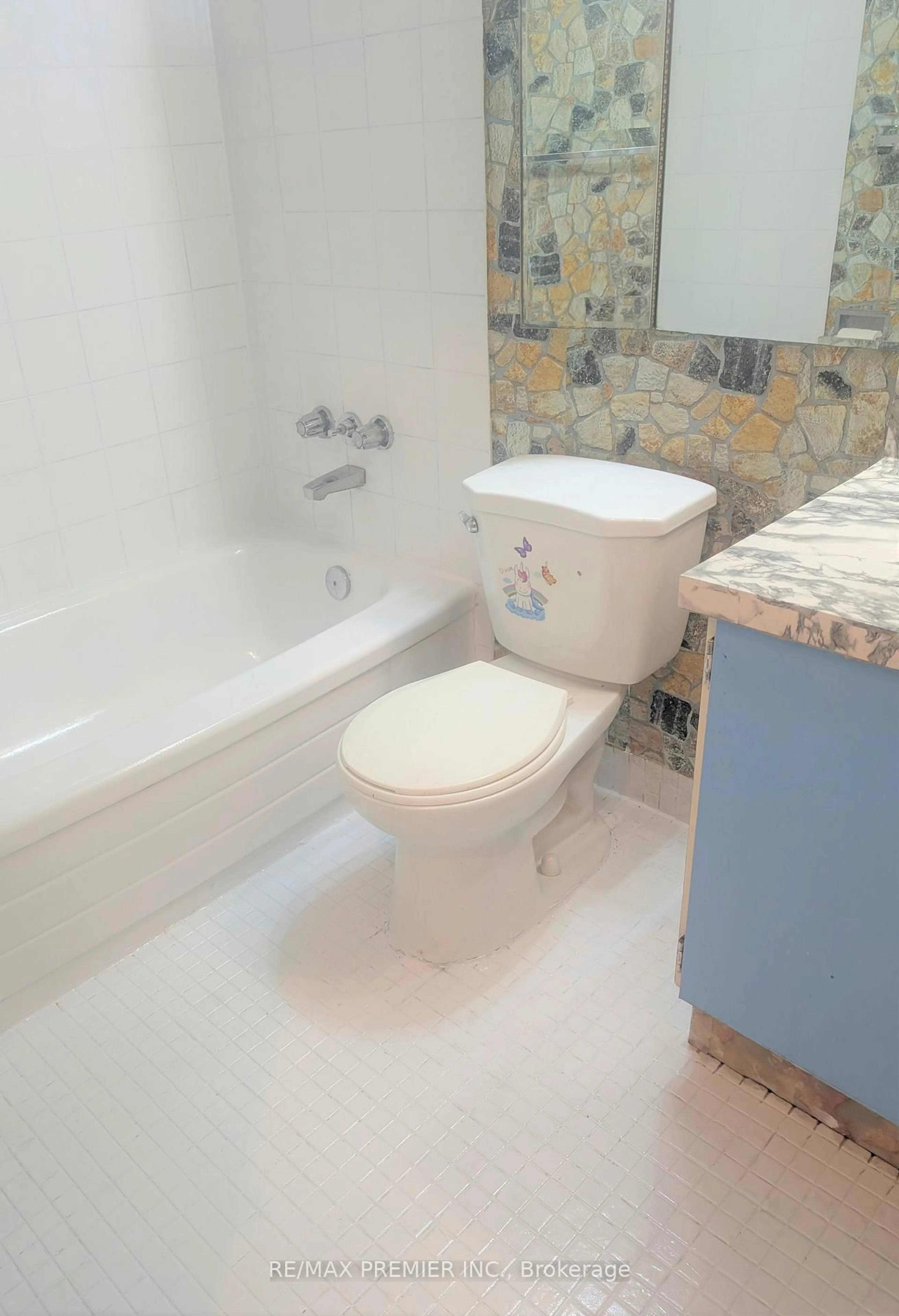 Standard bathroom, ceramic/tile floor for 4 Lisa St #1004, Brampton Ontario L6T 4B6