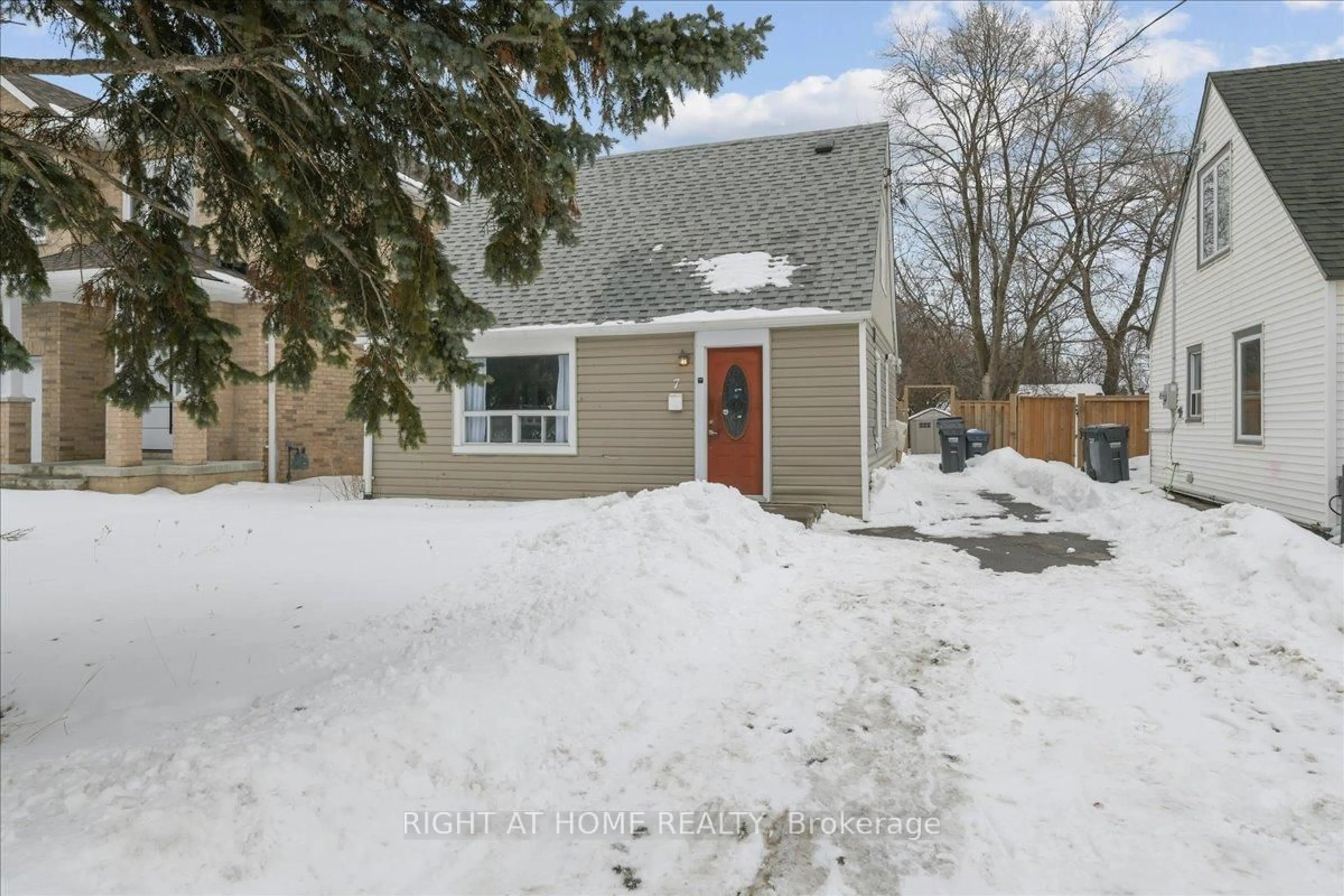 A pic from outside/outdoor area/front of a property/back of a property/a pic from drone, street for 7 Eastern Ave, Brampton Ontario L6W 1X5