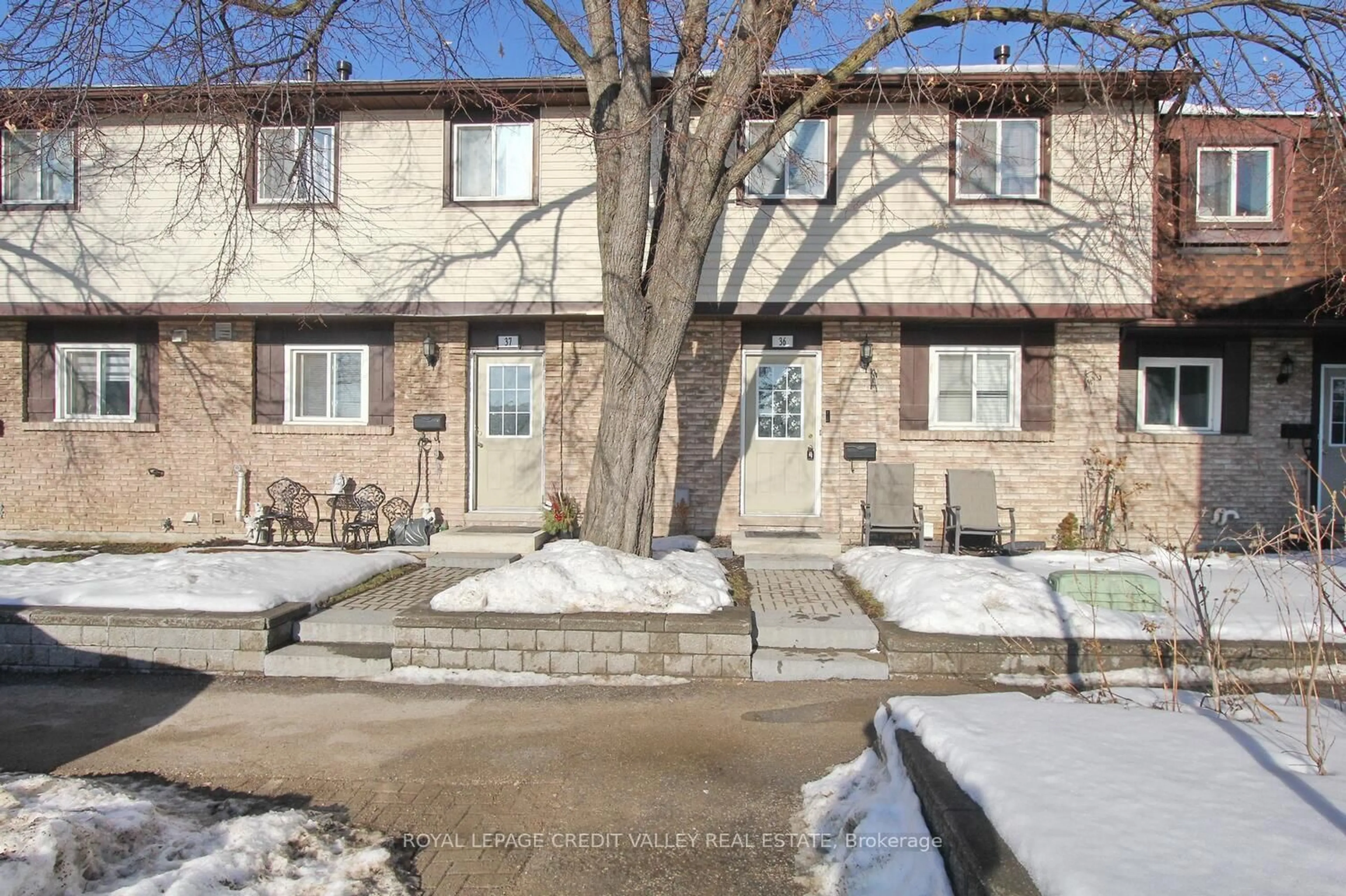 A pic from outside/outdoor area/front of a property/back of a property/a pic from drone, street for 45 Hansen Rd #36, Brampton Ontario L6V 3C5